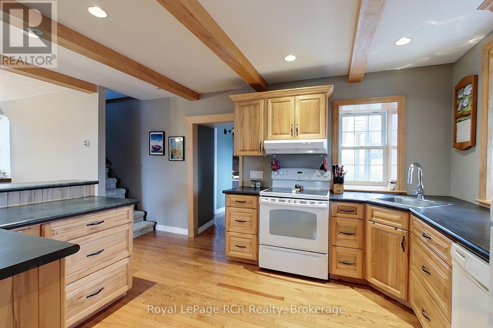 10 Walker Street, Brockton, Ontario N0G 2V0 - Photo 30 - X12989028