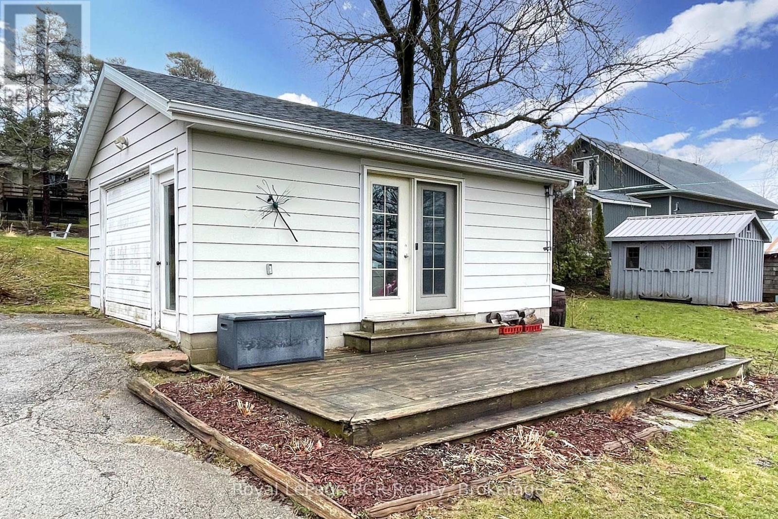 10 Walker Street, Brockton, Ontario N0G 2V0 - Photo 7 - X12989028