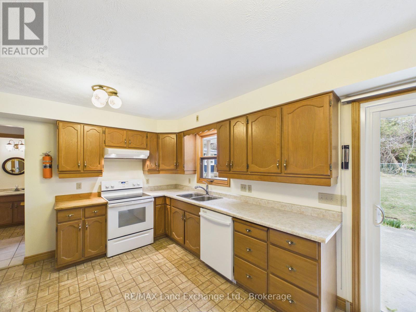 45 Goderich Street, Kincardine, Ontario  N2Z 2L2 - Photo 12 - X12989042