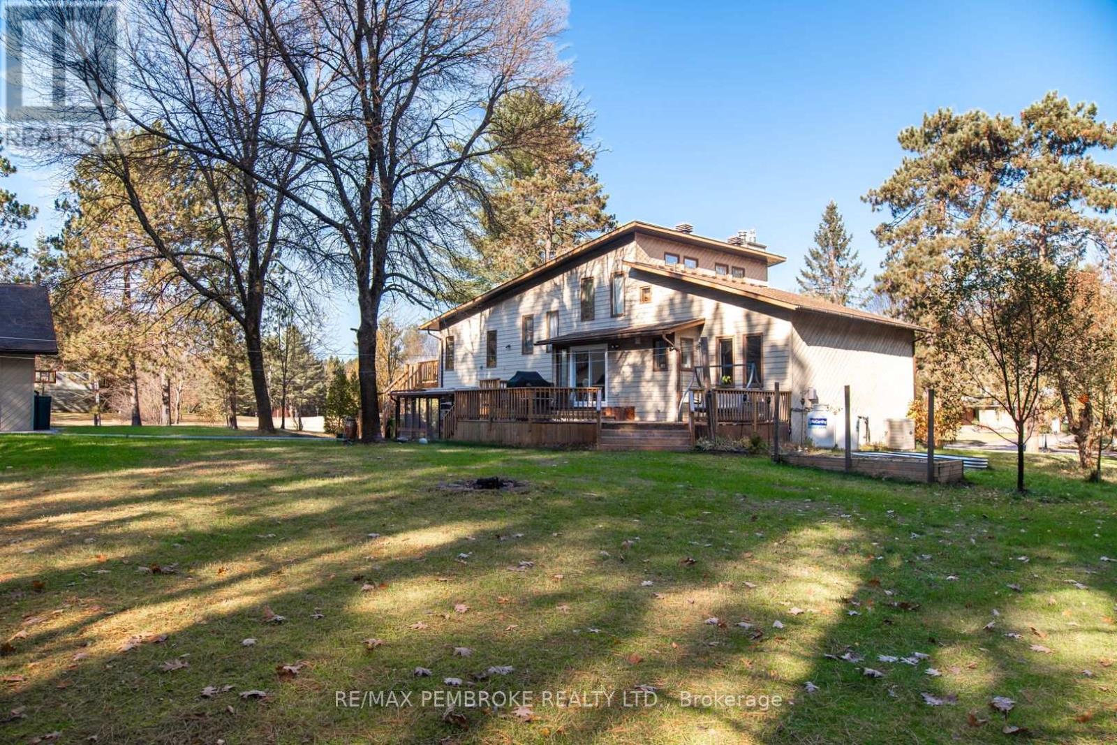 177 Sylvan Drive, Petawawa, Ontario  K8A 6W7 - Photo 36 - X12848004