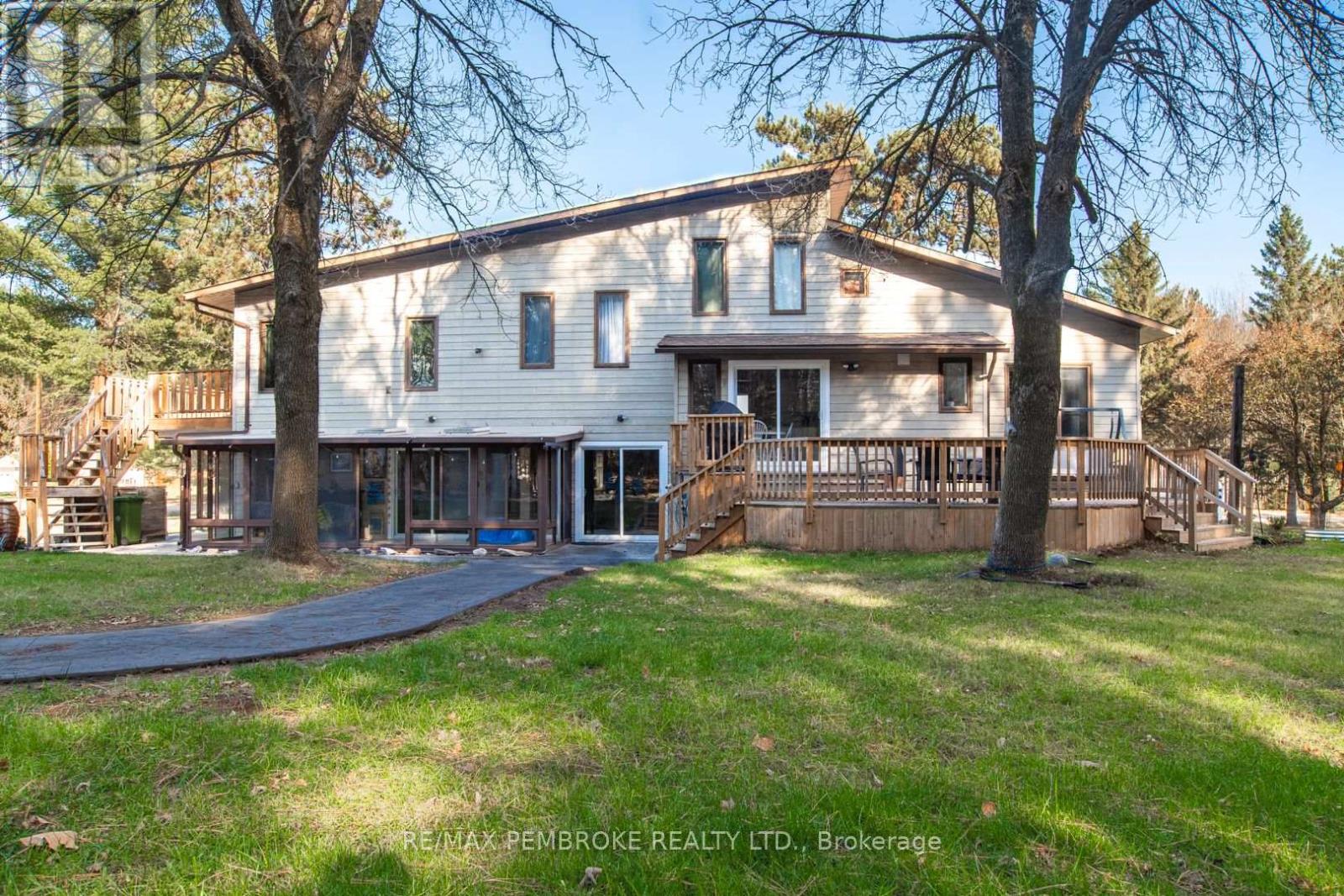 177 Sylvan Drive, Petawawa, Ontario  K8A 6W7 - Photo 32 - X12848004