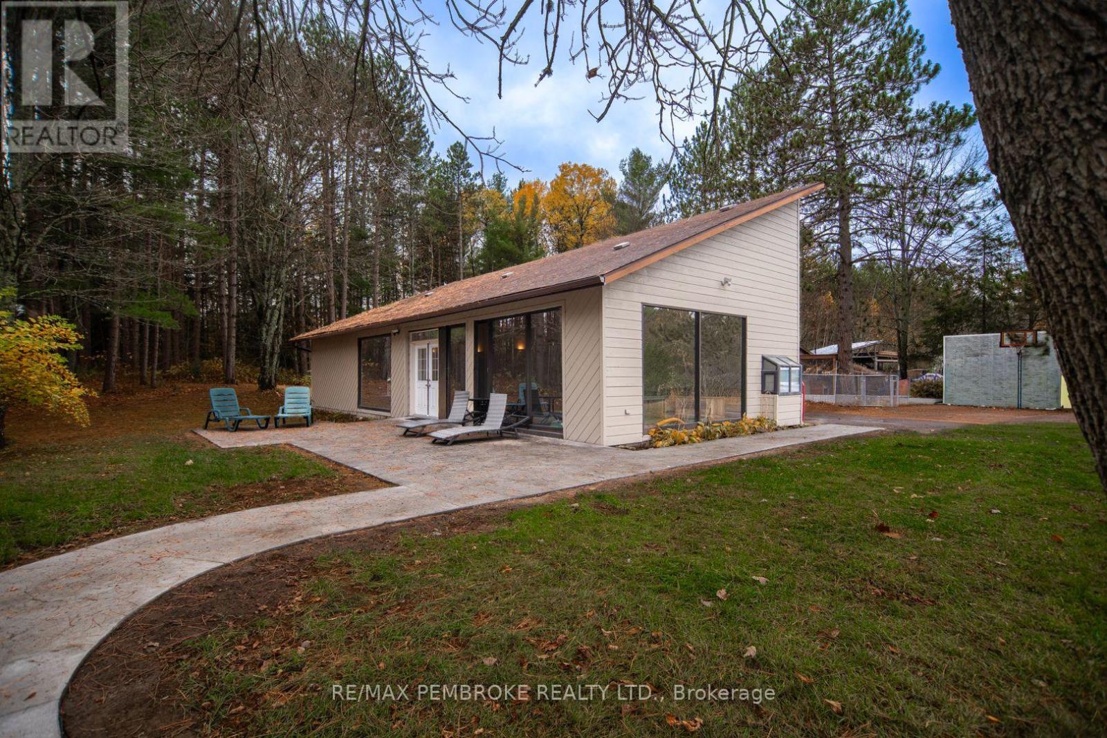 177 Sylvan Drive, Petawawa, Ontario  K8A 6W7 - Photo 43 - X12848004