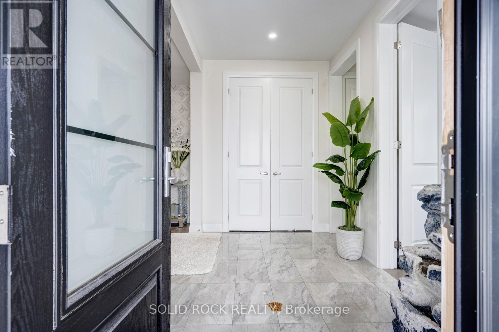 2 Catherwood Court, Brampton, Ontario  L6P 2W1 - Photo 5 - W12905140