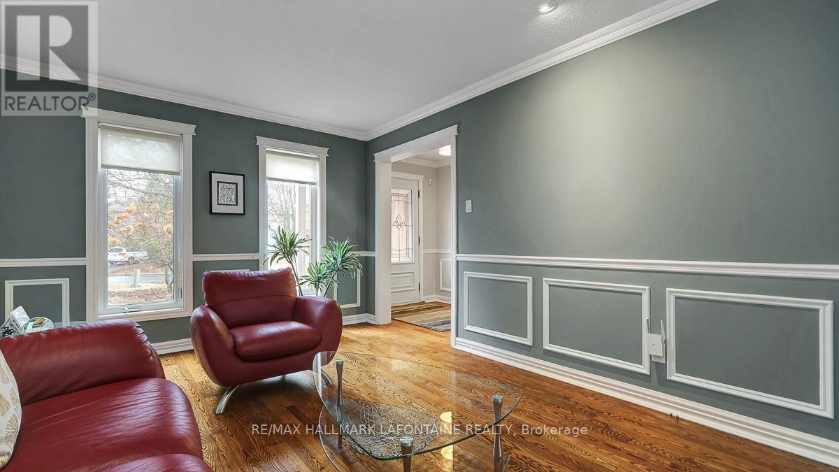 1288 Turner Crescent, Ottawa, Ontario  K1E 2Y4 - Photo 4 - X12989002