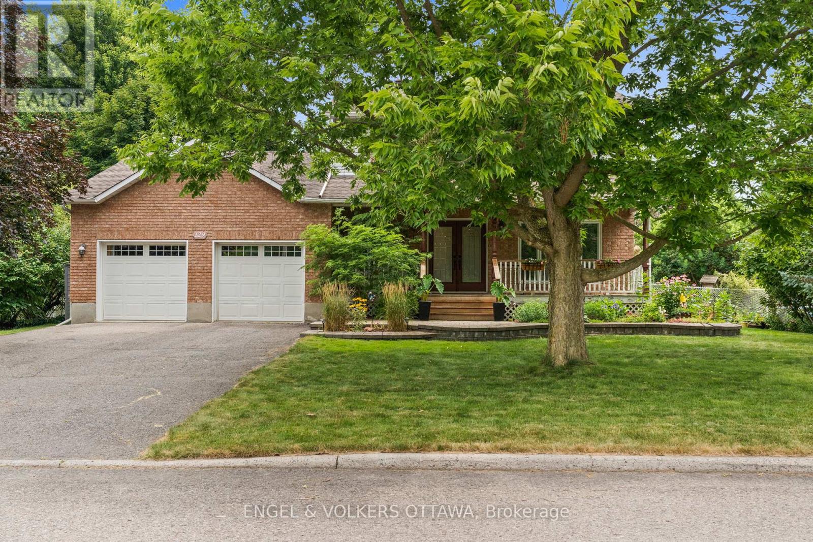 129 Corvinelli Crescent, Russell, Ontario  K4R 1G4 - Photo 2 - X12989008