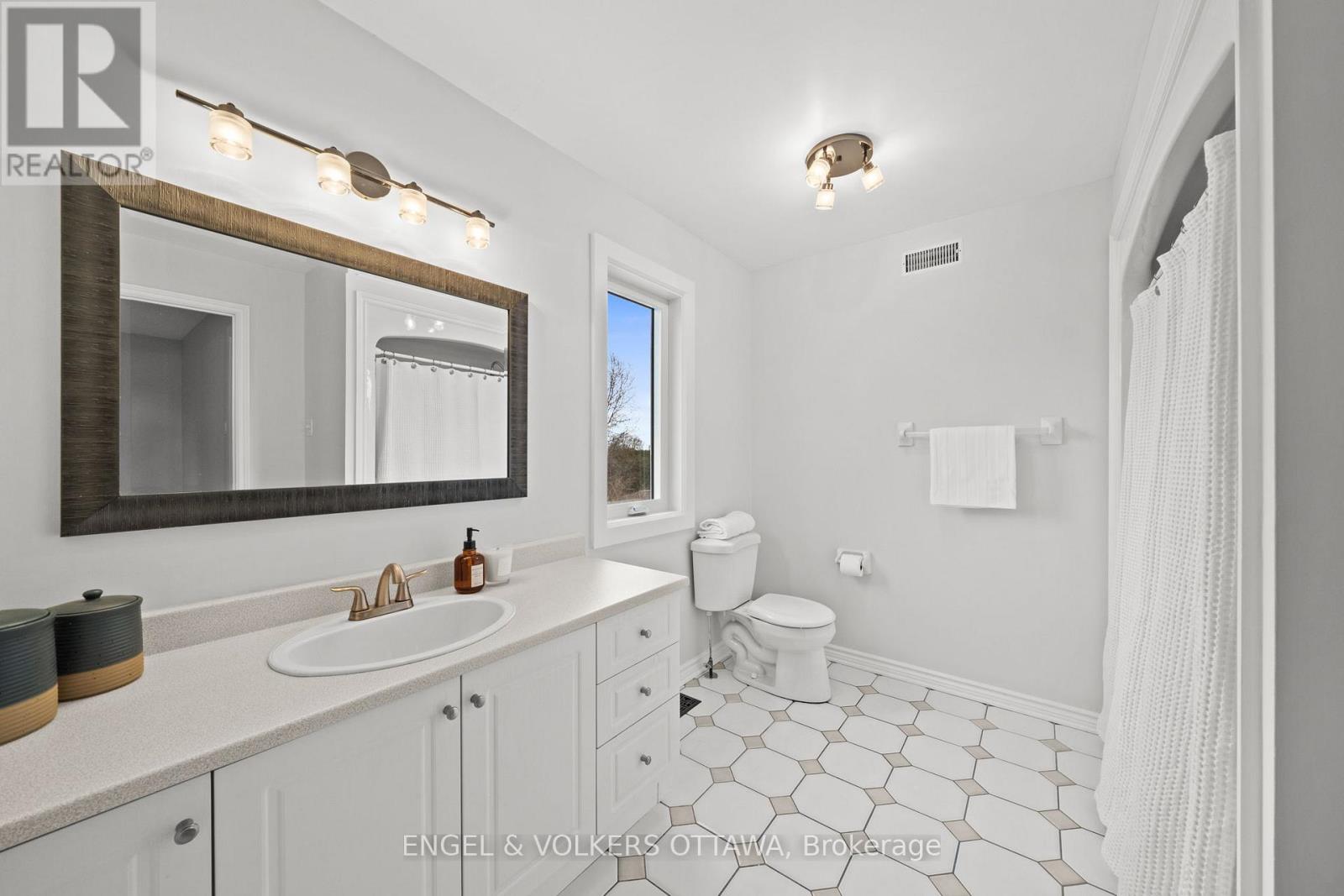 129 Corvinelli Crescent, Russell, Ontario  K4R 1G4 - Photo 25 - X12989008