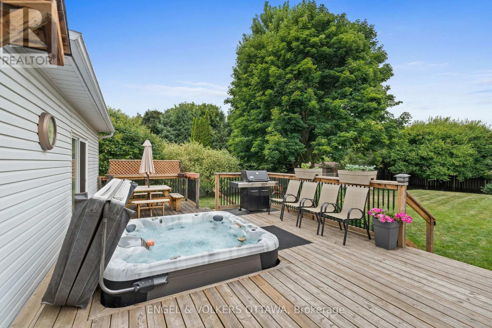 129 Corvinelli Crescent, Russell, Ontario  K4R 1G4 - Photo 41 - X12989008