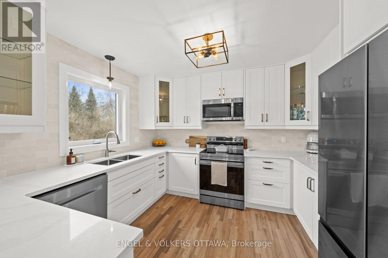 129 Corvinelli Crescent, Russell, Ontario  K4R 1G4 - Photo 7 - X12989008