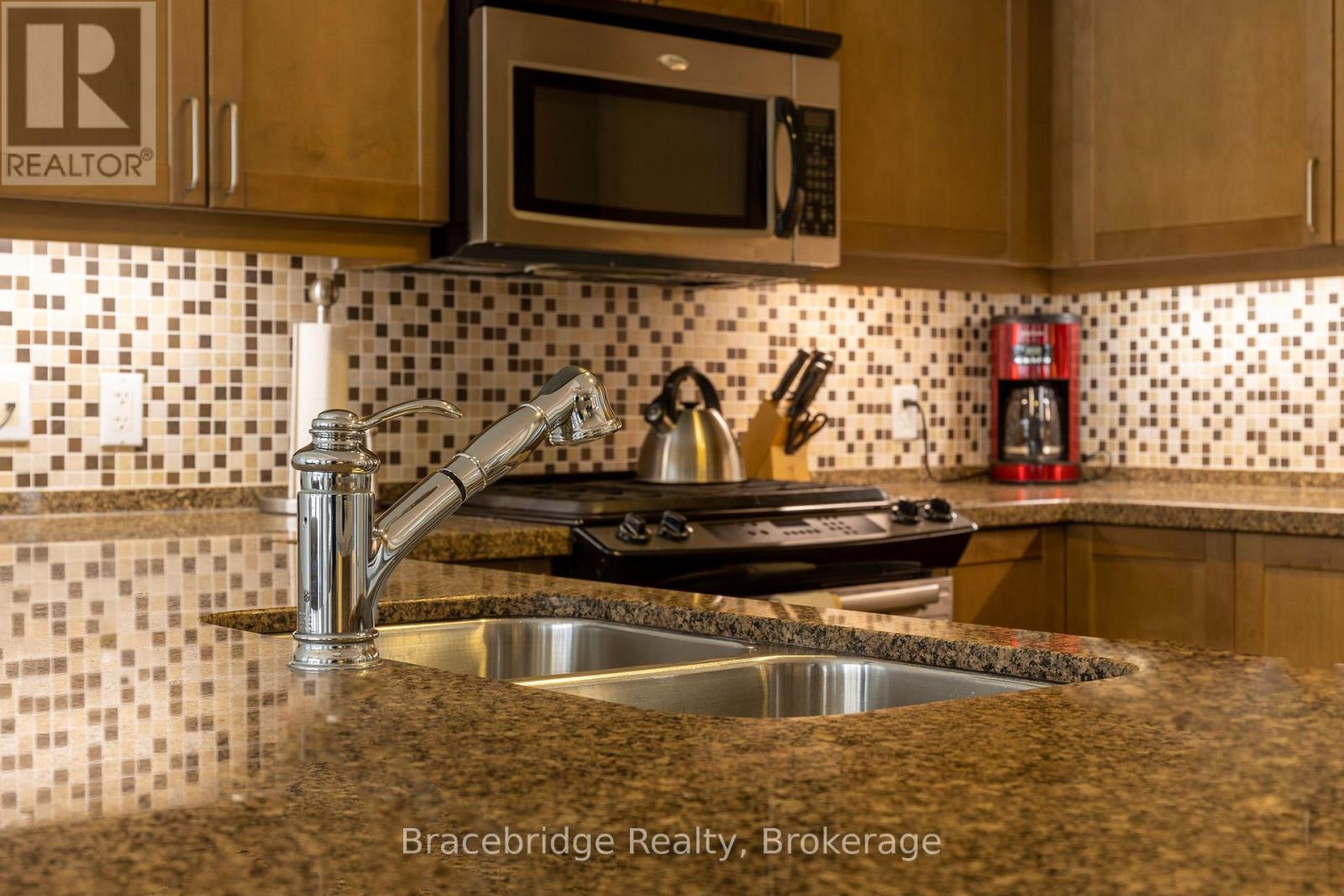 G104-D2 - 1869 Muskoka Road 118 Highway W, Muskoka Lakes, Ontario  P1L 1W8 - Photo 9 - X12857606