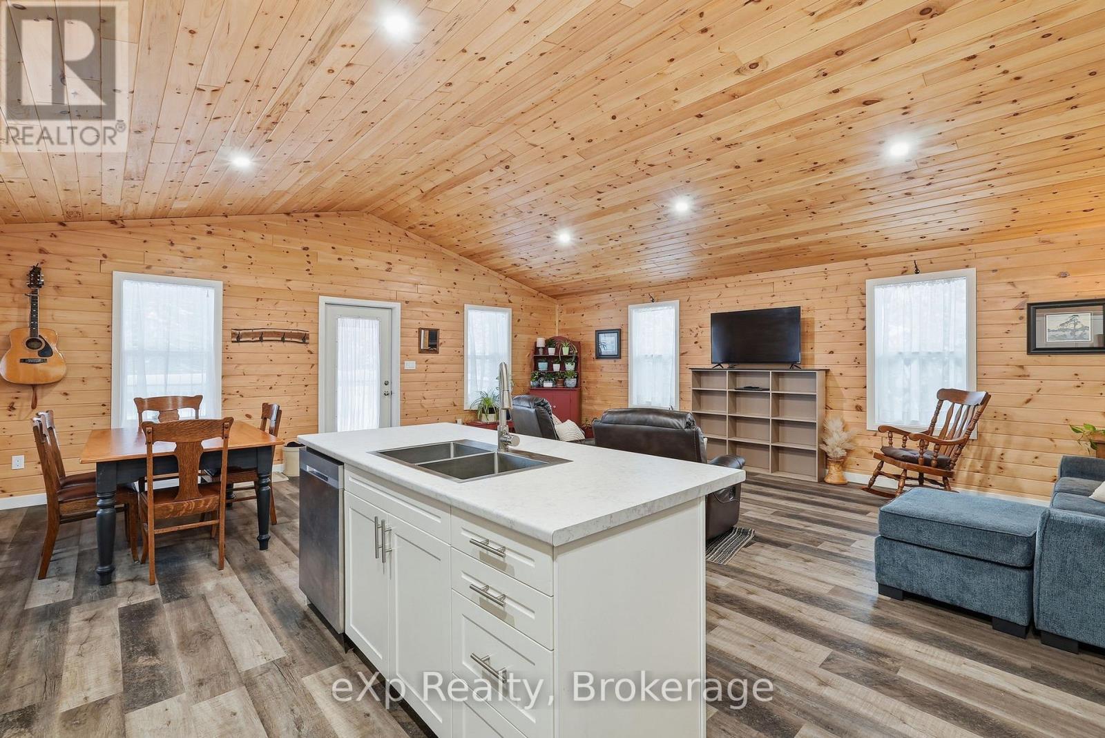 38 Miller Lake Road, Northern Bruce Peninsula, Ontario  N0H 1Z0 - Photo 21 - X12902374