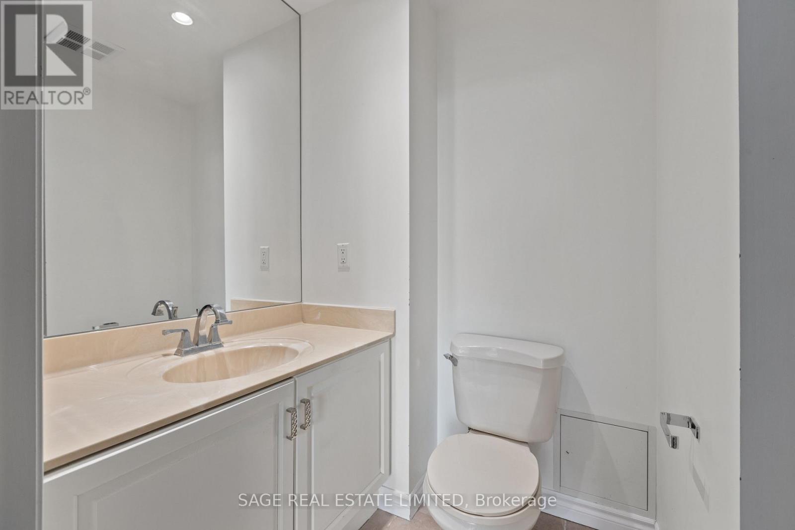 803 - 1 Deer Park Crescent, Toronto, Ontario  M4V 3C4 - Photo 16 - C12988978