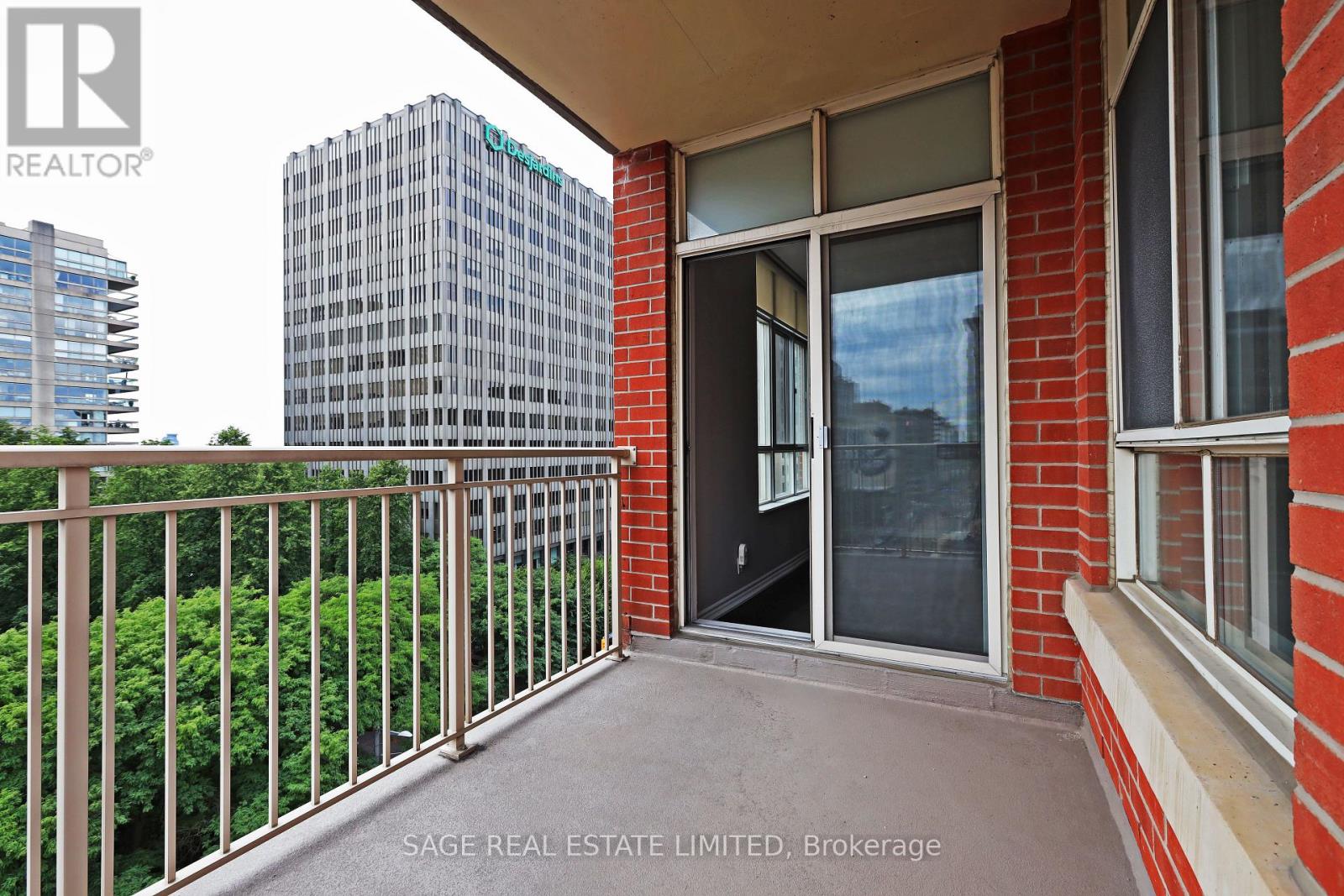 803 - 1 Deer Park Crescent, Toronto, Ontario  M4V 3C4 - Photo 17 - C12988978