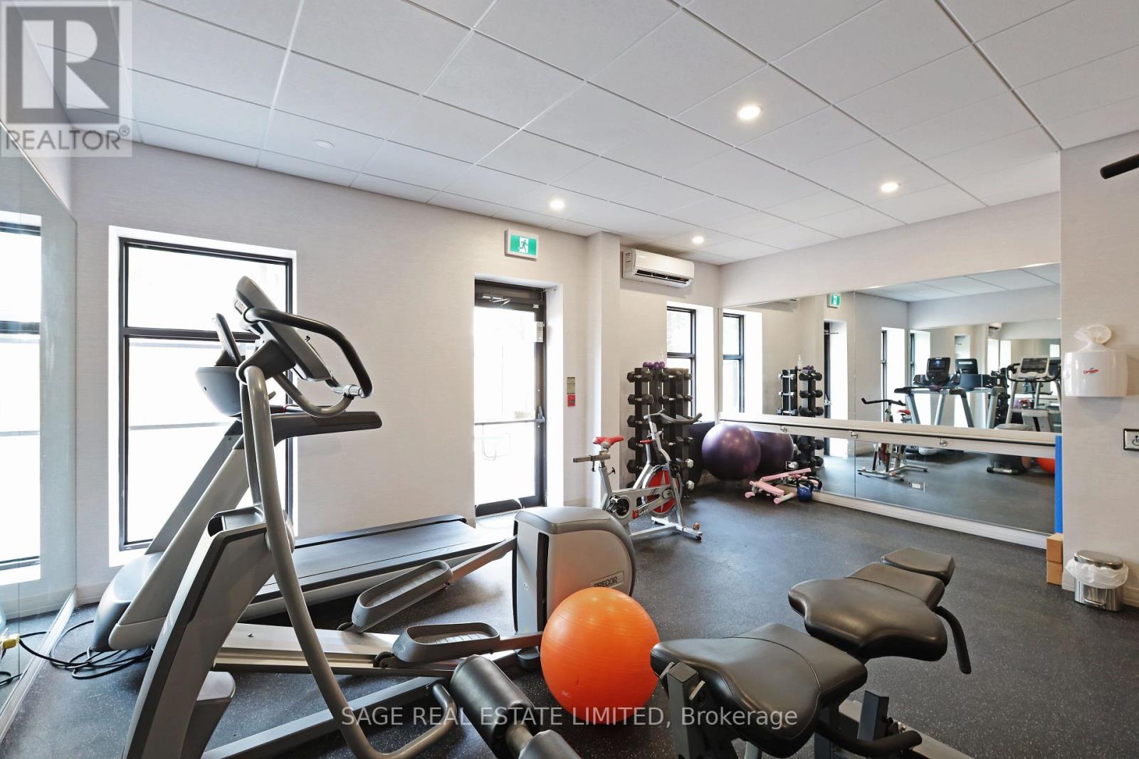 803 - 1 Deer Park Crescent, Toronto, Ontario  M4V 3C4 - Photo 22 - C12988978