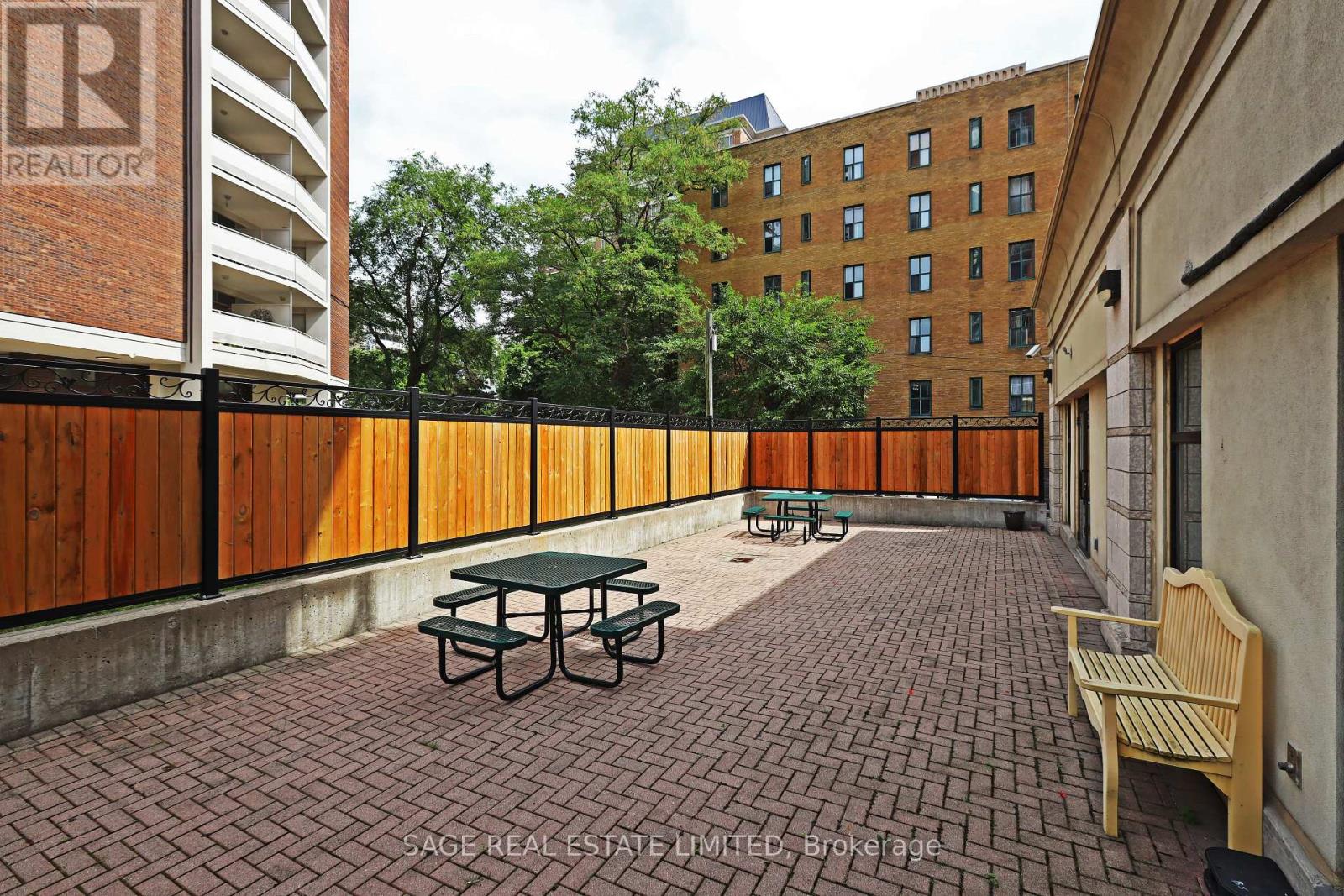 803 - 1 Deer Park Crescent, Toronto, Ontario  M4V 3C4 - Photo 24 - C12988978