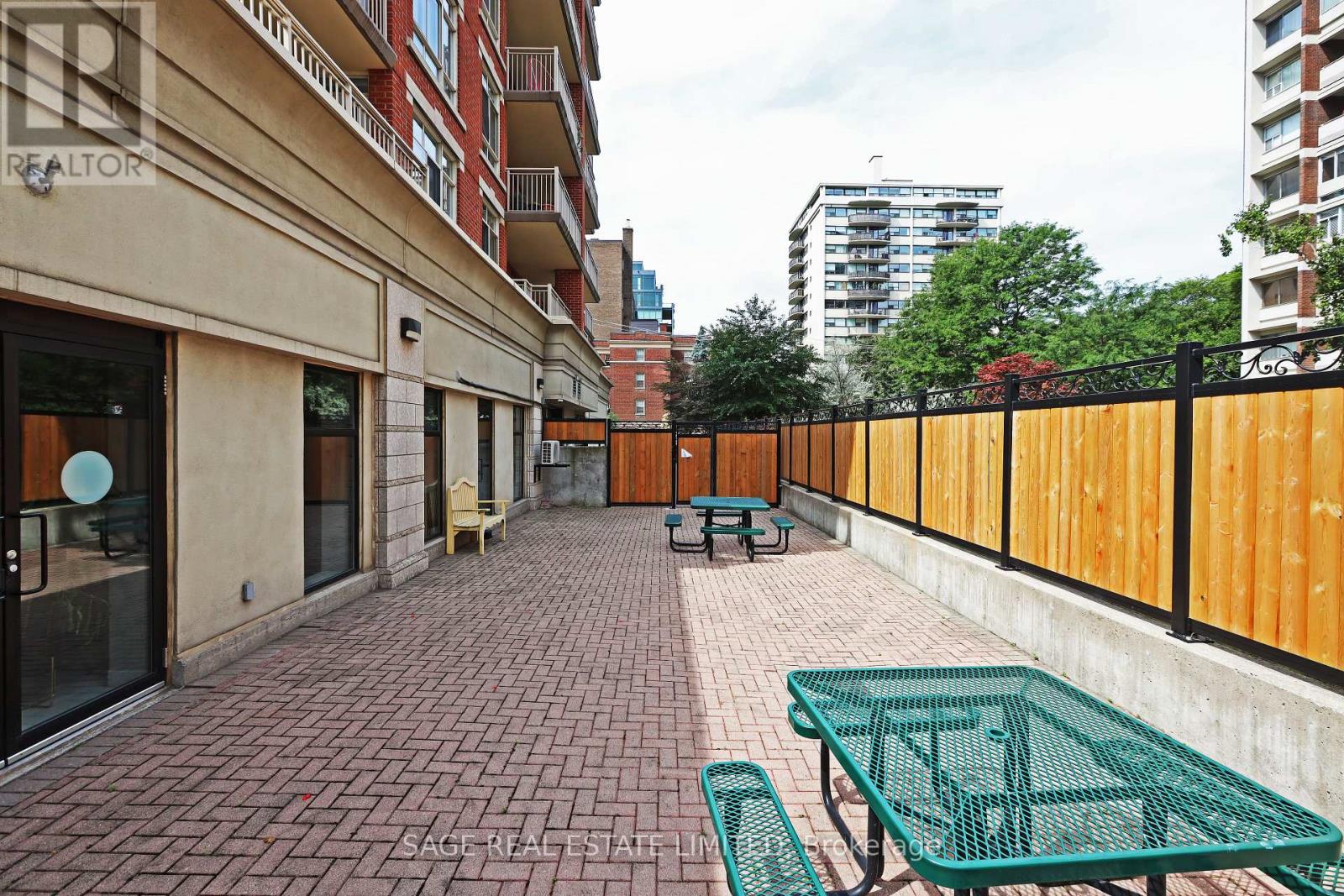 803 - 1 Deer Park Crescent, Toronto, Ontario  M4V 3C4 - Photo 26 - C12988978