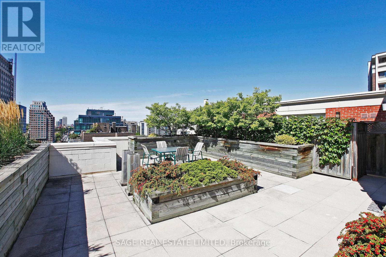 803 - 1 Deer Park Crescent, Toronto, Ontario  M4V 3C4 - Photo 28 - C12988978