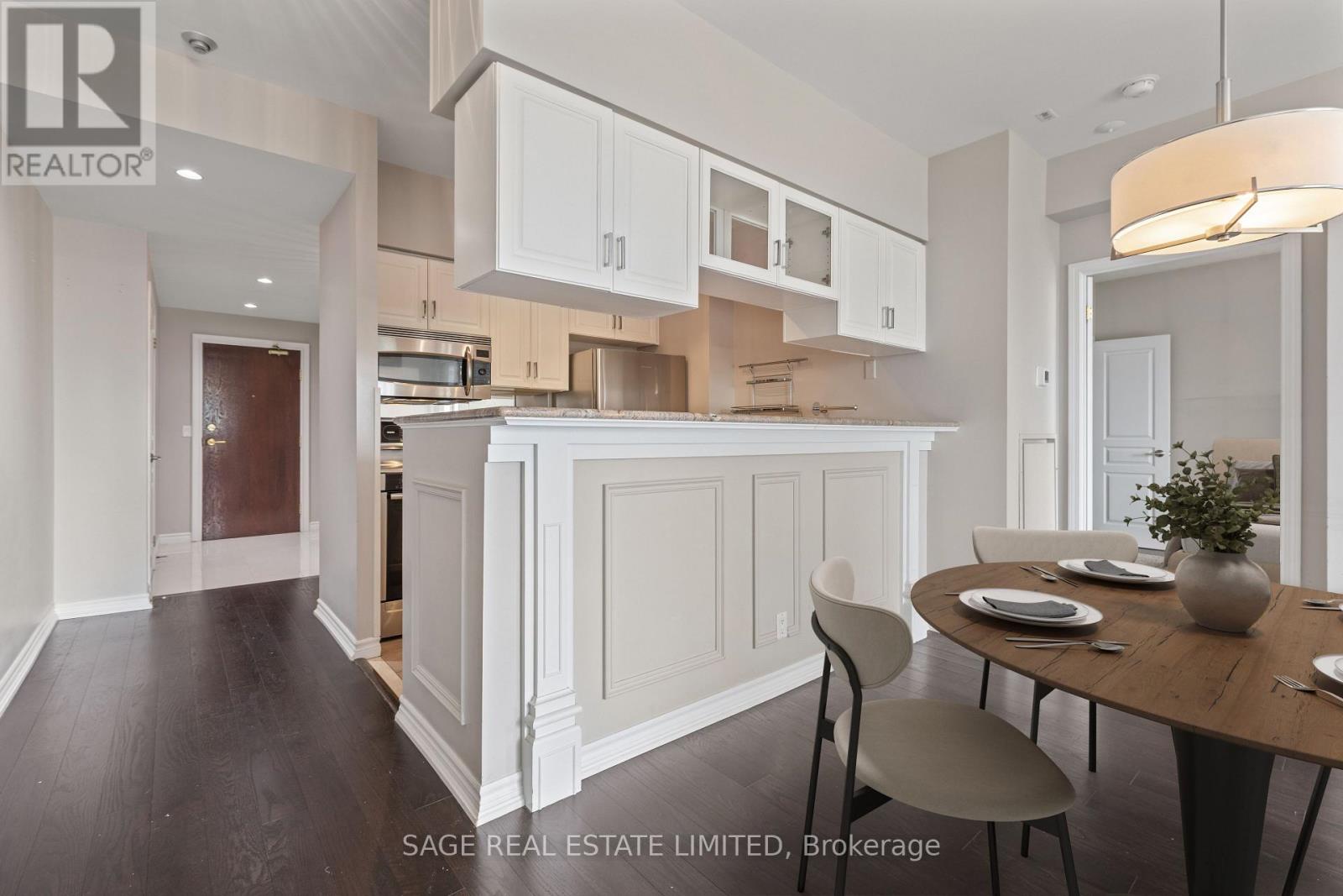 803 - 1 Deer Park Crescent, Toronto, Ontario  M4V 3C4 - Photo 8 - C12988978