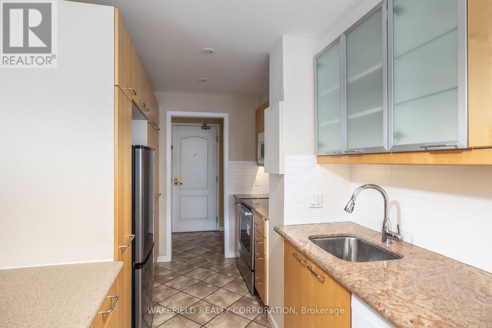 # 635 - 21 Dale Avenue, Toronto, Ontario  M4W 1K3 - Photo 5 - C12989012