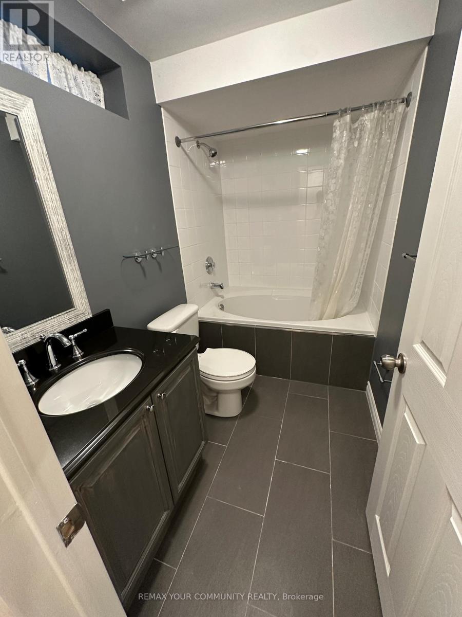 33 Brightsview Drive, Richmond Hill, Ontario  L4E 3Z2 - Photo 11 - N12989000