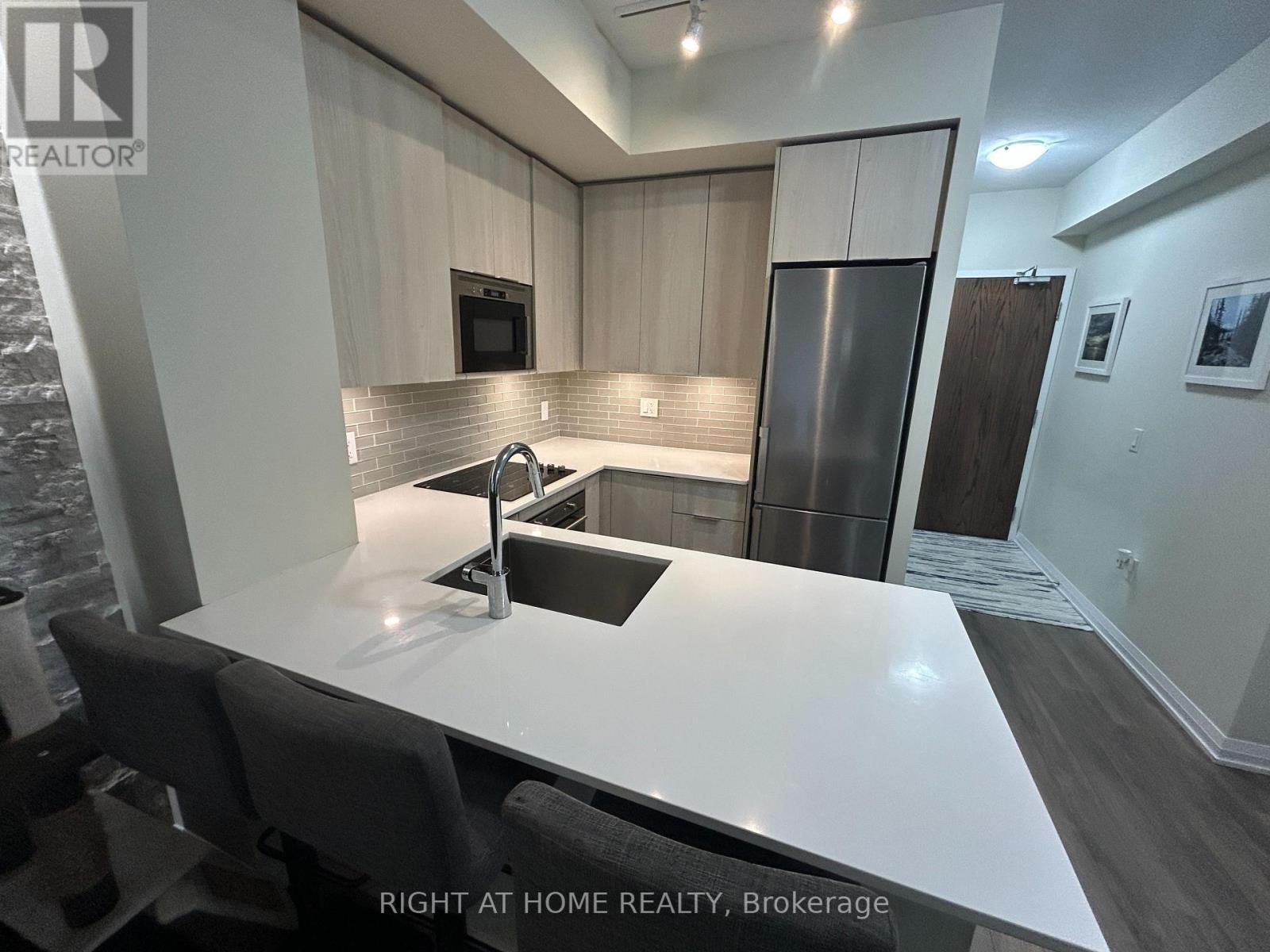 701 - 99 Eagle Rock Way, Vaughan, Ontario  L6A 5A7 - Photo 8 - N12989004