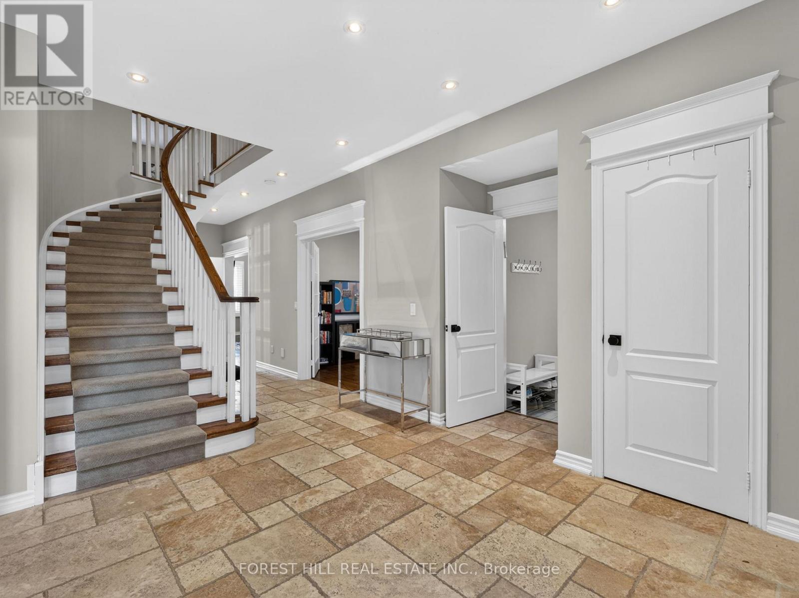 32 Mulholland Drive, Vaughan, Ontario  L4J 7T7 - Photo 3 - N12989032