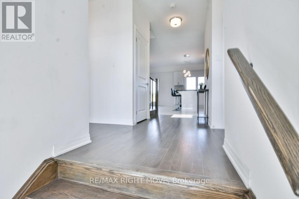 3721 Quayside Drive, Severn (West Shore), Ontario L3V 8M9 - Photo 5 - S12989078