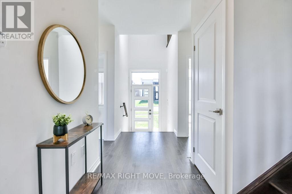 3721 Quayside Drive, Severn (West Shore), Ontario L3V 8M9 - Photo 7 - S12989078