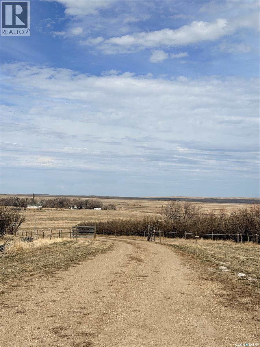 Mezzo Acreage Grid Road, Tompkins, Saskatchewan  S0N 2S0 - Photo 1 - SK032700