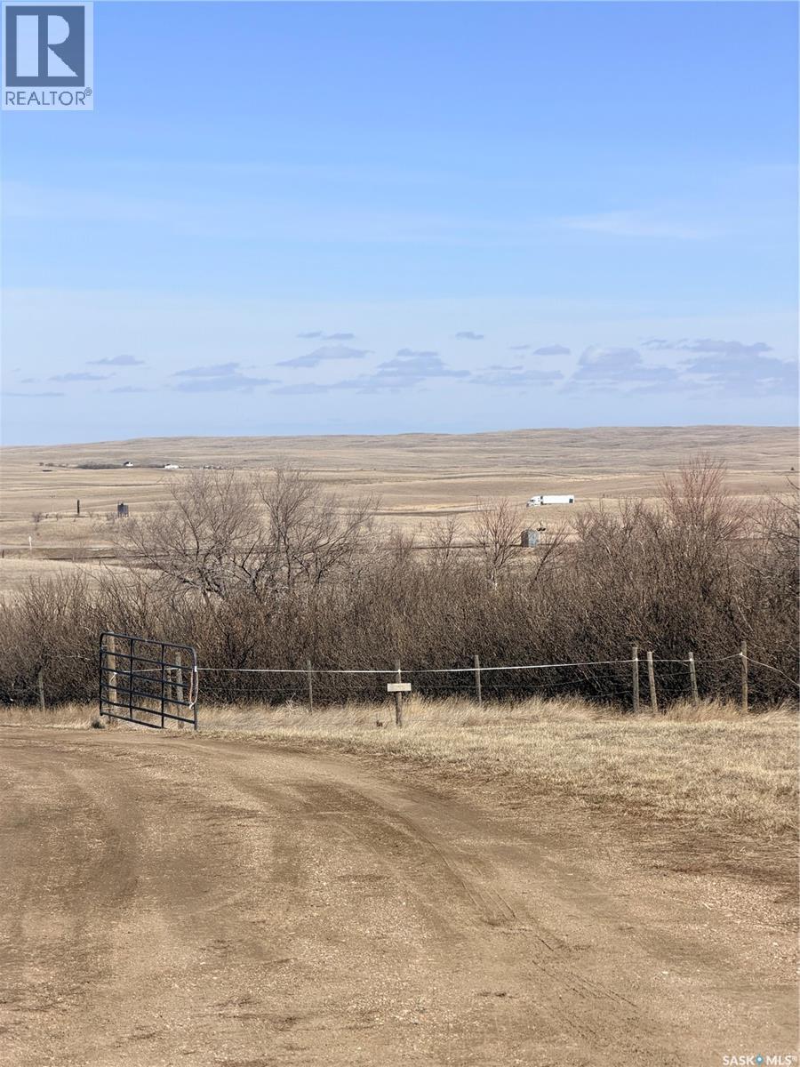 Mezzo Acreage Grid Road, Tompkins, Saskatchewan  S0N 2S0 - Photo 2 - SK032700