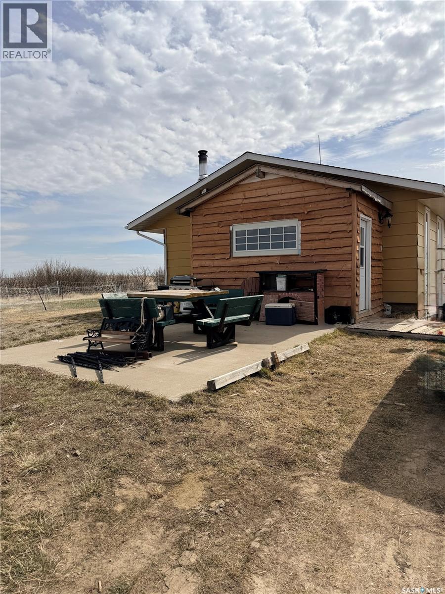 Mezzo Acreage Grid Road, Tompkins, Saskatchewan  S0N 2S0 - Photo 3 - SK032700