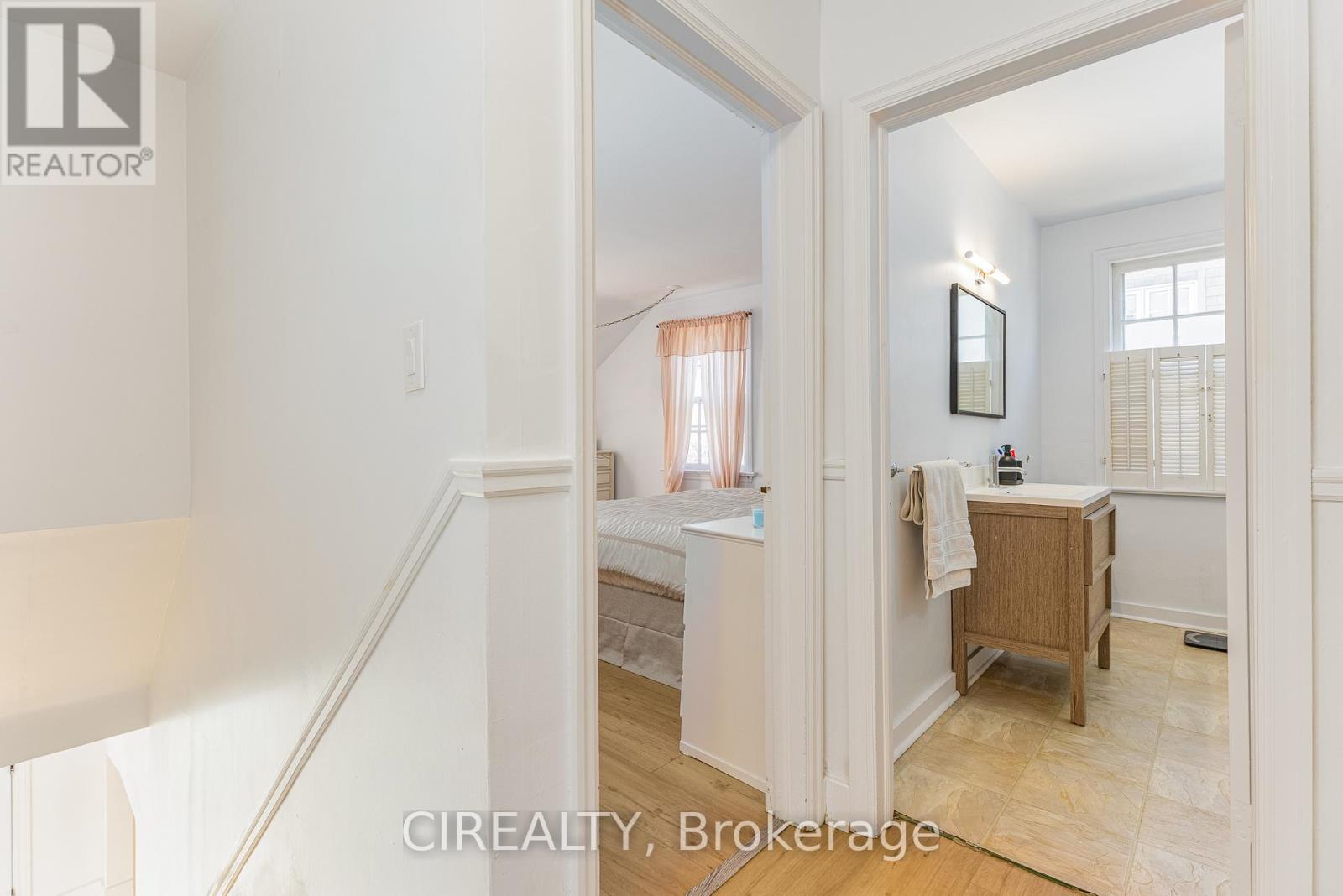 25 Howard Avenue, Oakville, Ontario  L6J 3Y2 - Photo 18 - W12988970