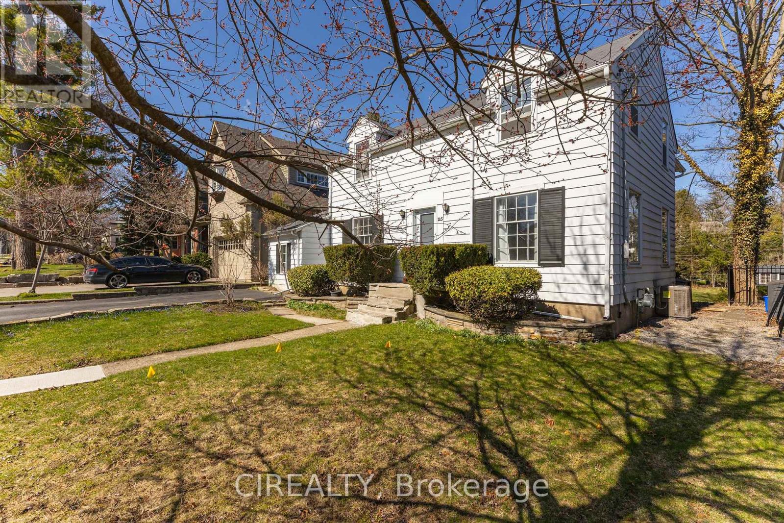 25 Howard Avenue, Oakville, Ontario  L6J 3Y2 - Photo 3 - W12988970