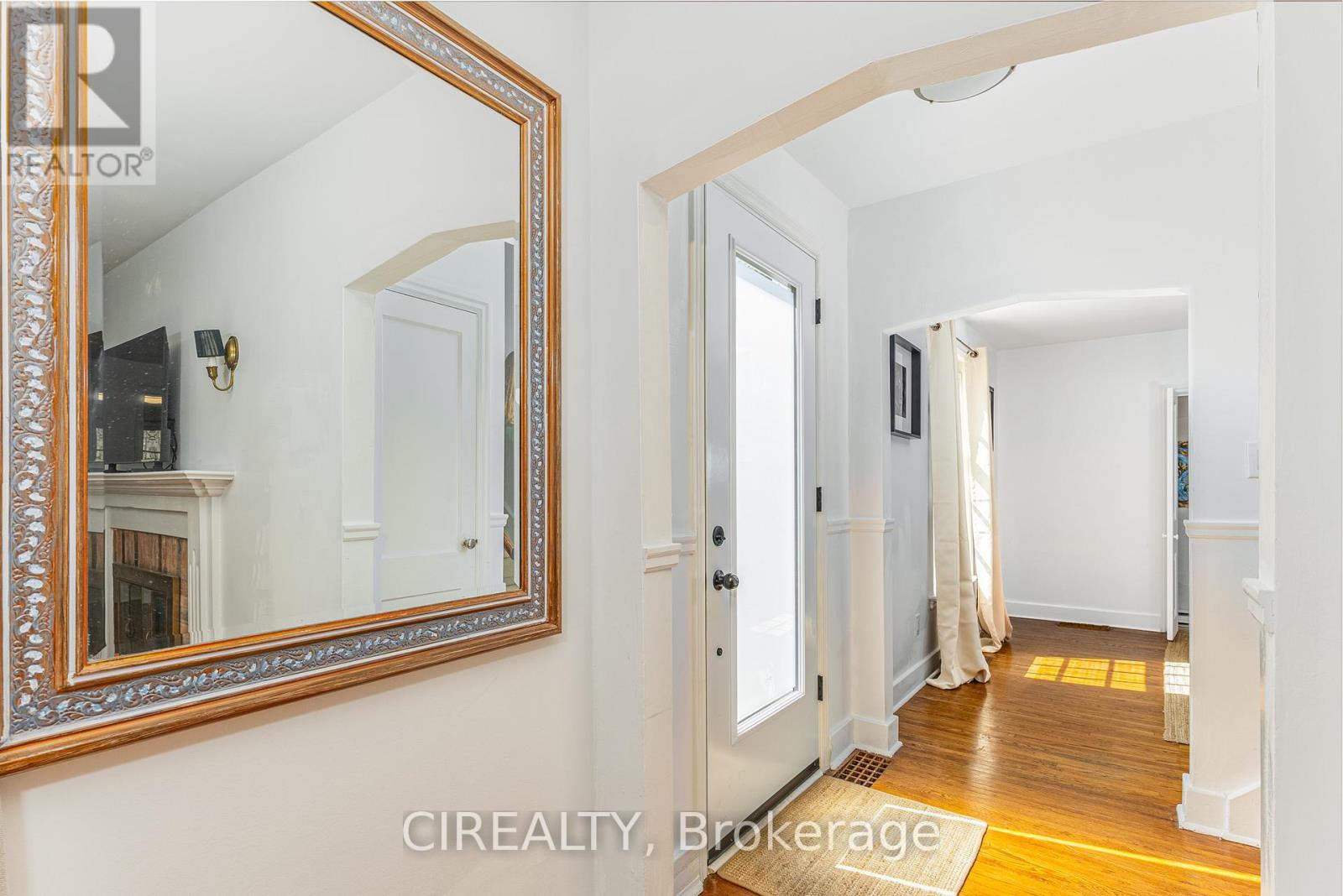 25 Howard Avenue, Oakville, Ontario  L6J 3Y2 - Photo 5 - W12988970