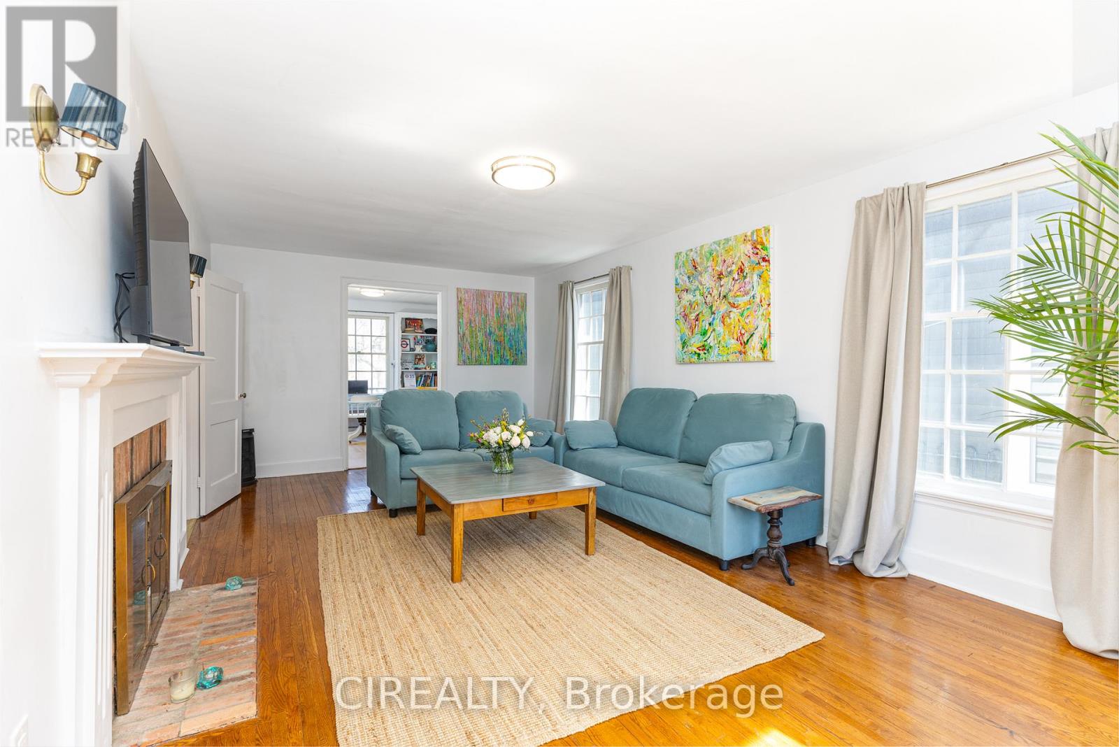 25 Howard Avenue, Oakville, Ontario  L6J 3Y2 - Photo 6 - W12988970