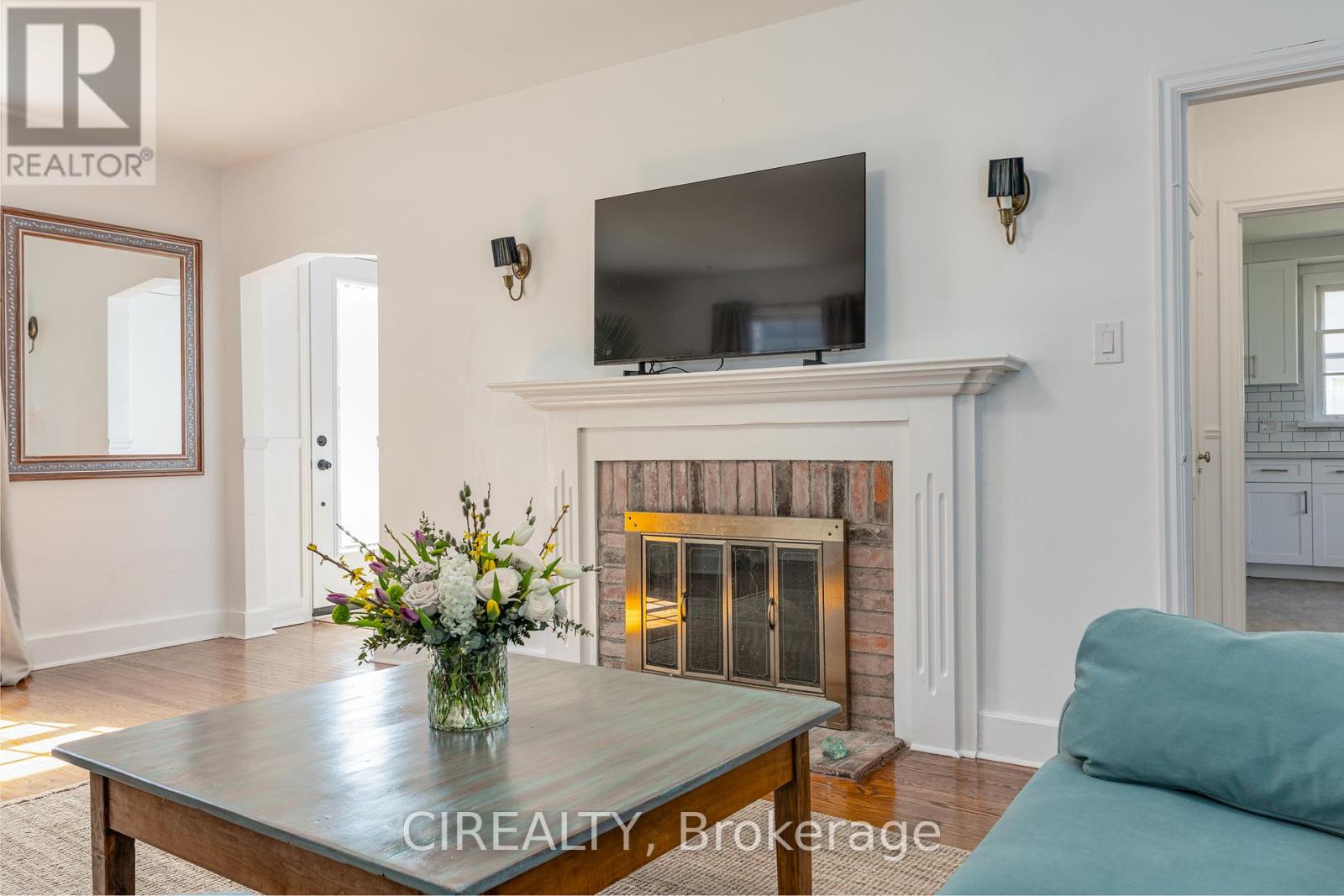 25 Howard Avenue, Oakville, Ontario  L6J 3Y2 - Photo 9 - W12988970