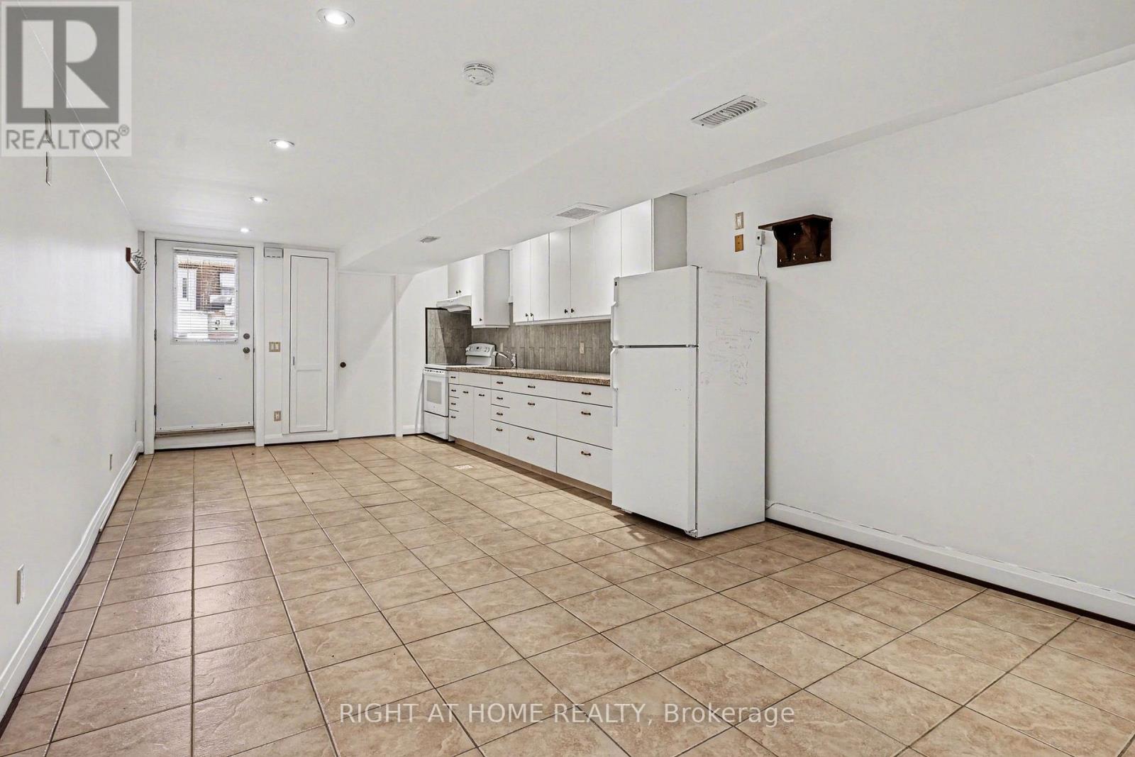 174 Rosethorn Avenue, Toronto, Ontario  M6N 3L4 - Photo 23 - W12988992