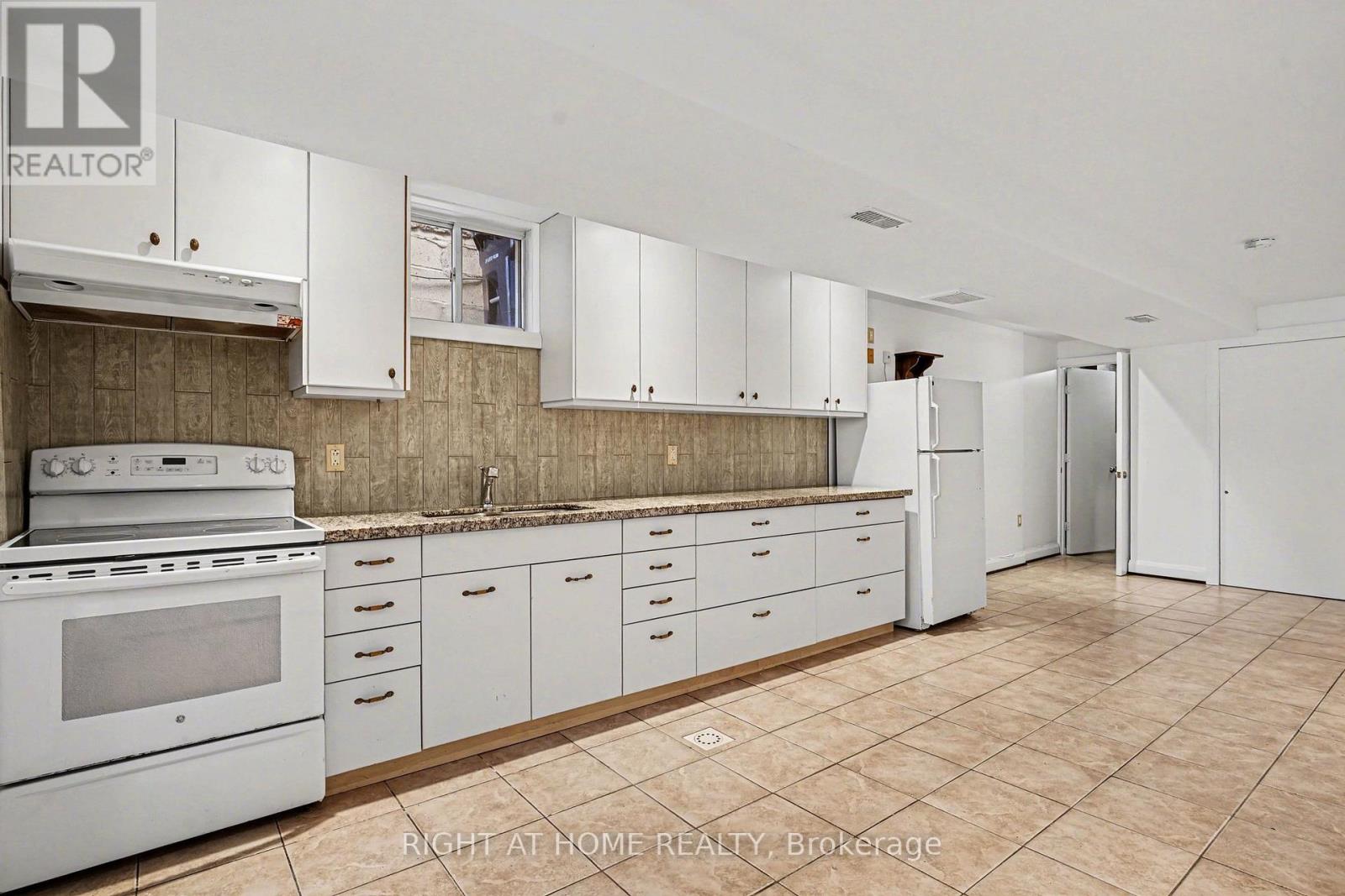 174 Rosethorn Avenue, Toronto, Ontario  M6N 3L4 - Photo 24 - W12988992