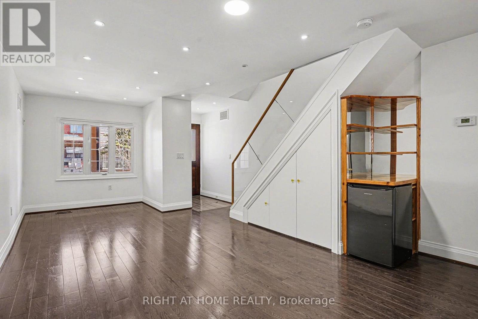 174 Rosethorn Avenue, Toronto, Ontario  M6N 3L4 - Photo 6 - W12988992