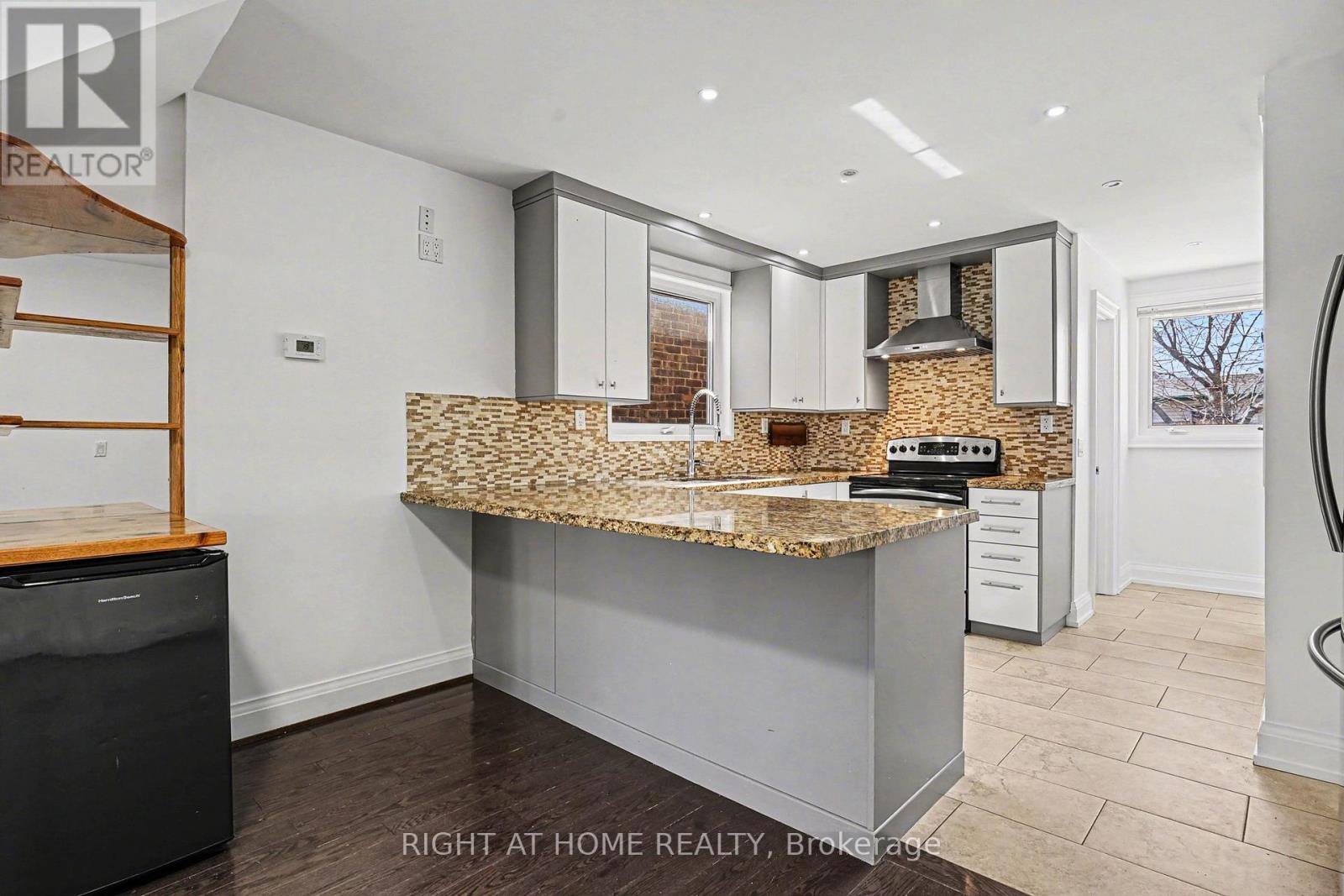 174 Rosethorn Avenue, Toronto, Ontario  M6N 3L4 - Photo 7 - W12988992