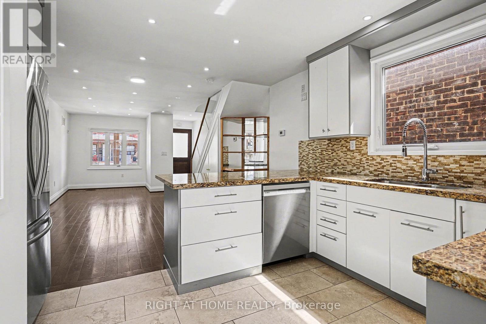 174 Rosethorn Avenue, Toronto, Ontario  M6N 3L4 - Photo 8 - W12988992