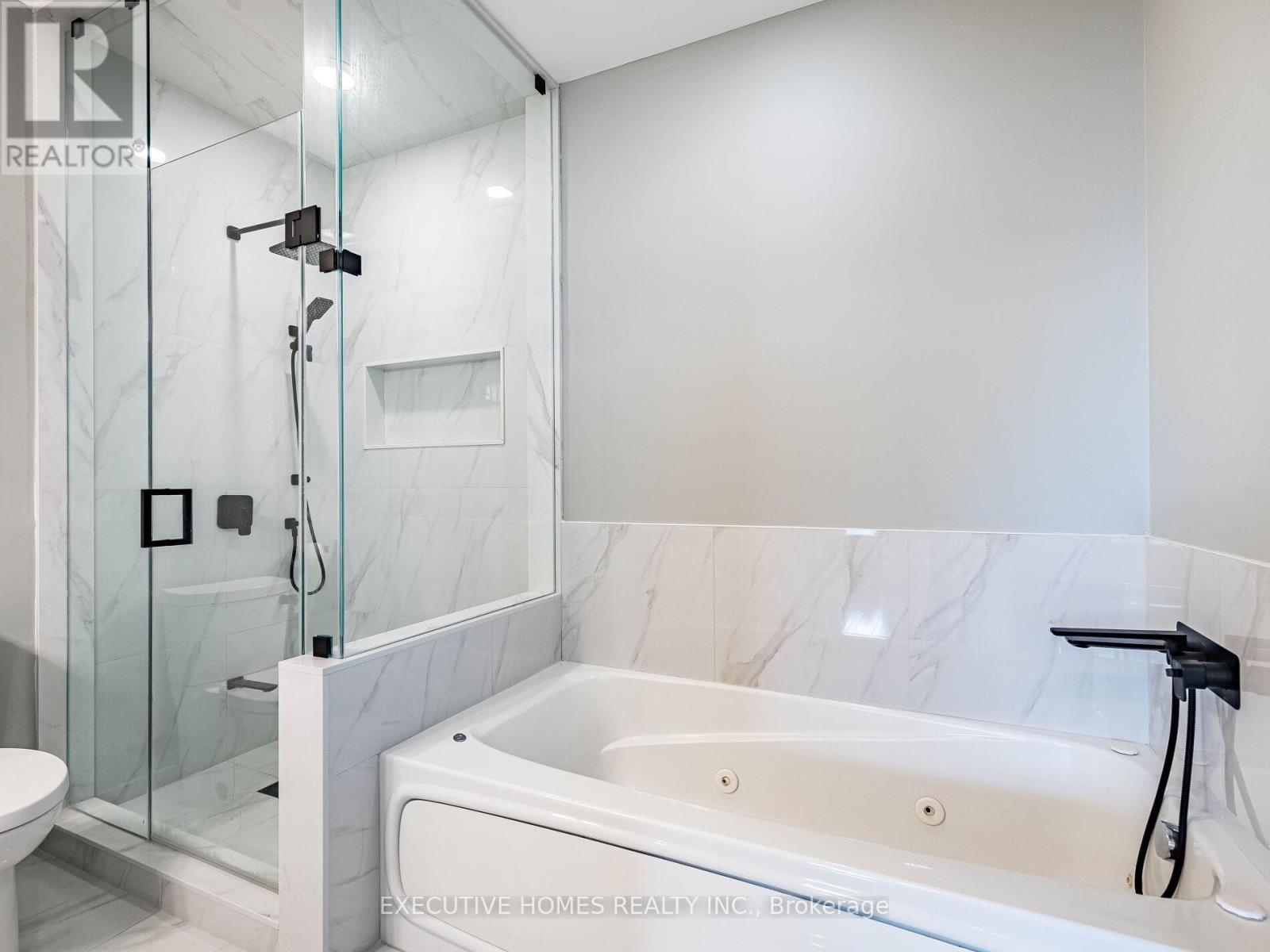 Pho8 - 25 Kingsbridge Garden Circle, Mississauga, Ontario  L5R 4B1 - Photo 24 - W12988996