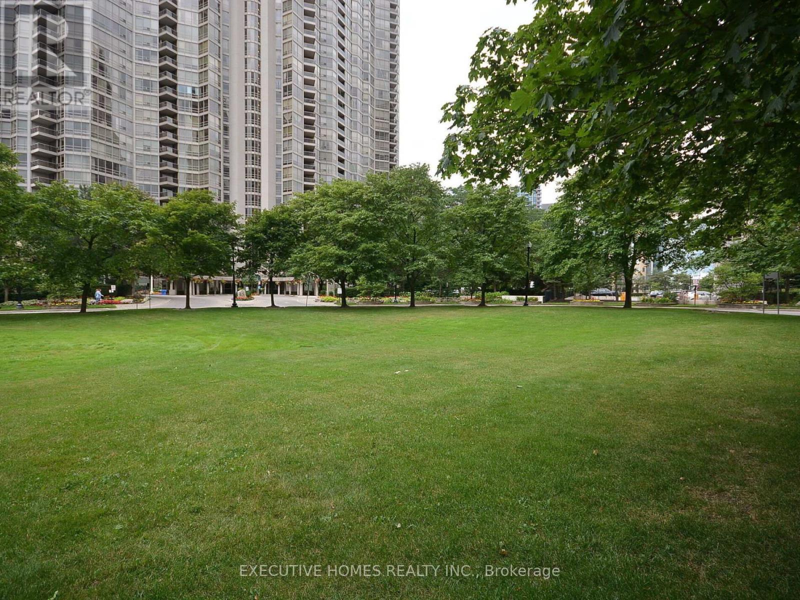 Pho8 - 25 Kingsbridge Garden Circle, Mississauga, Ontario  L5R 4B1 - Photo 45 - W12988996