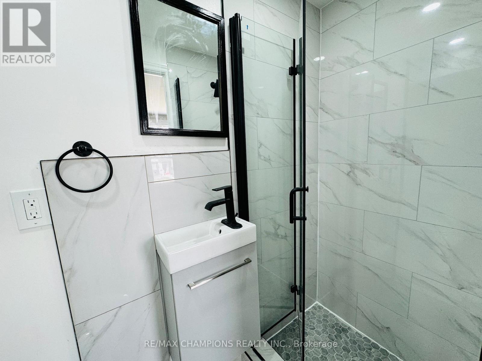 2nd Flr - 196 Caledonia Road, Toronto, Ontario  M6E 4S7 - Photo 11 - W12989024