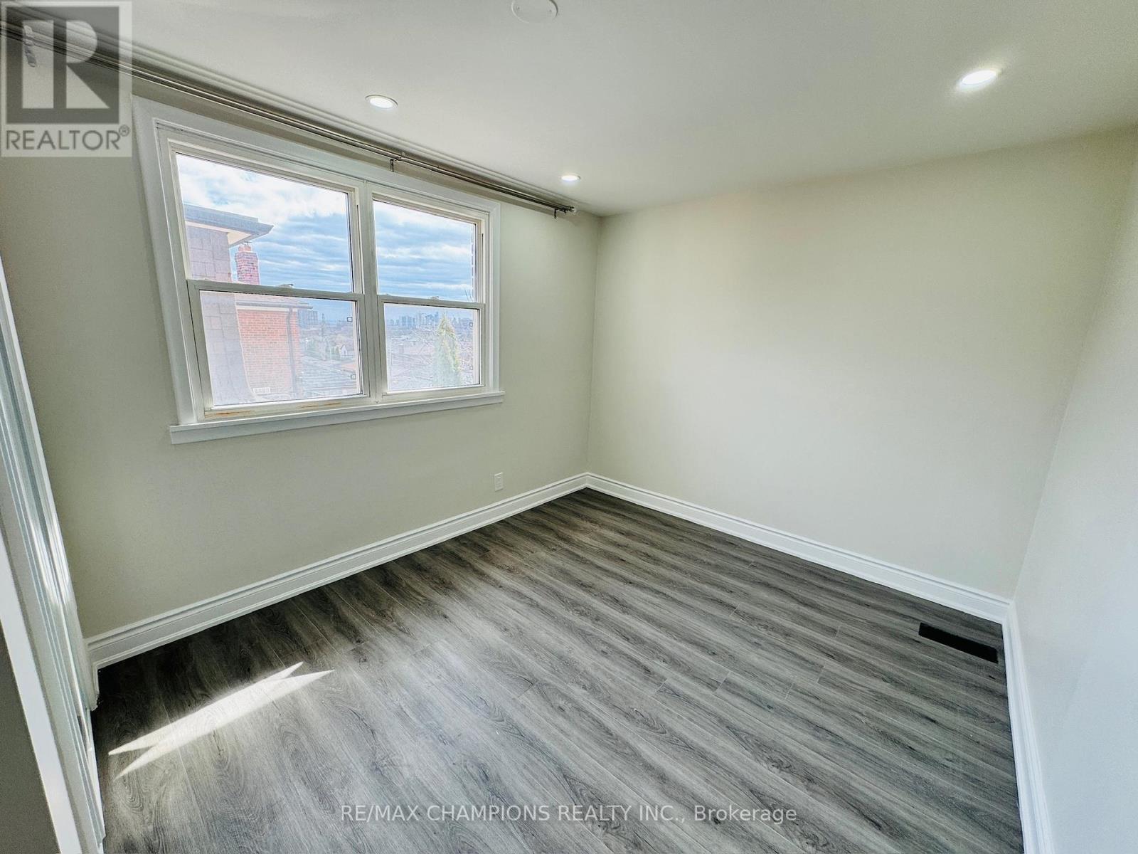 2nd Flr - 196 Caledonia Road, Toronto, Ontario  M6E 4S7 - Photo 13 - W12989024