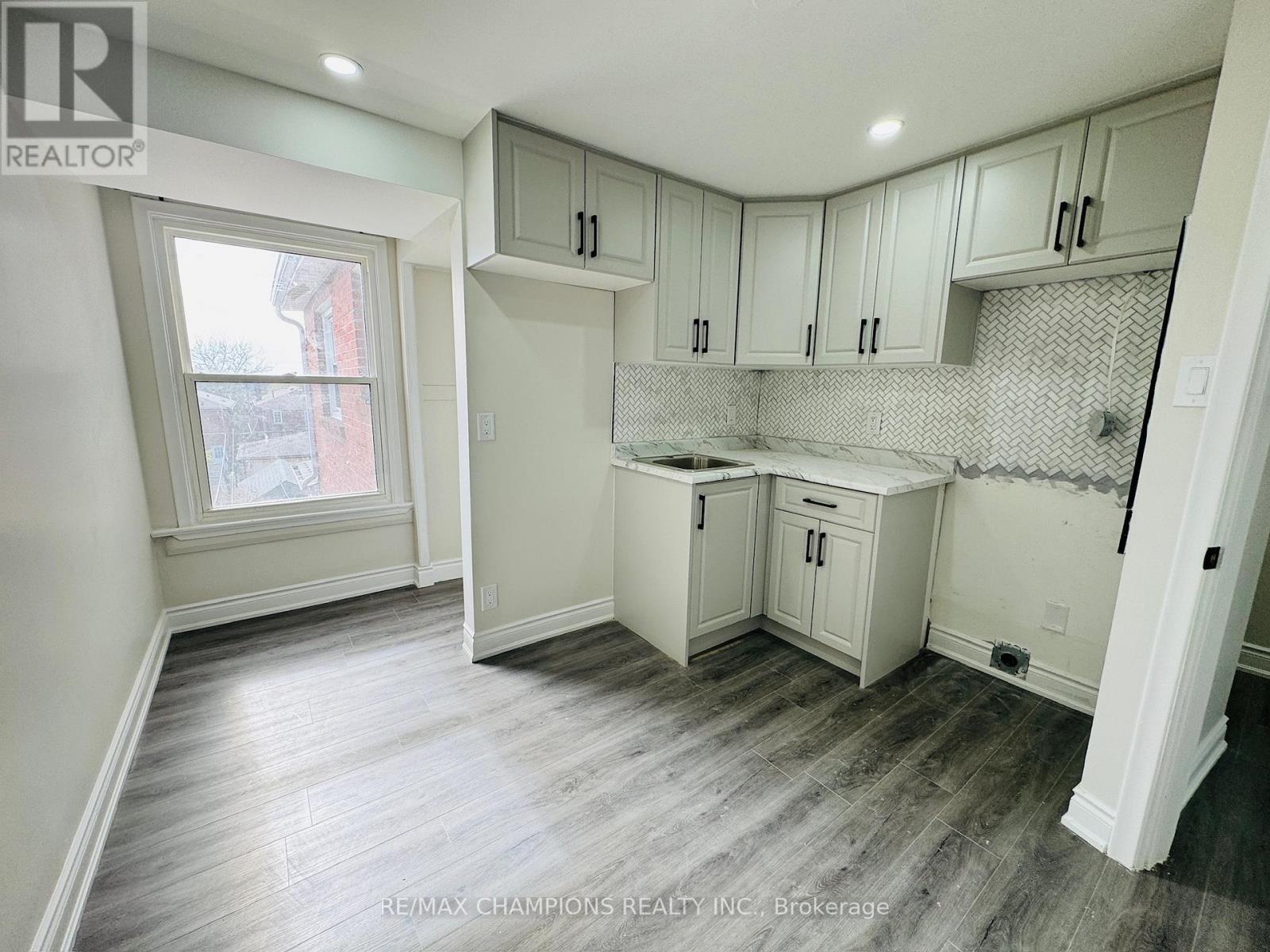2nd Flr - 196 Caledonia Road, Toronto, Ontario  M6E 4S7 - Photo 2 - W12989024