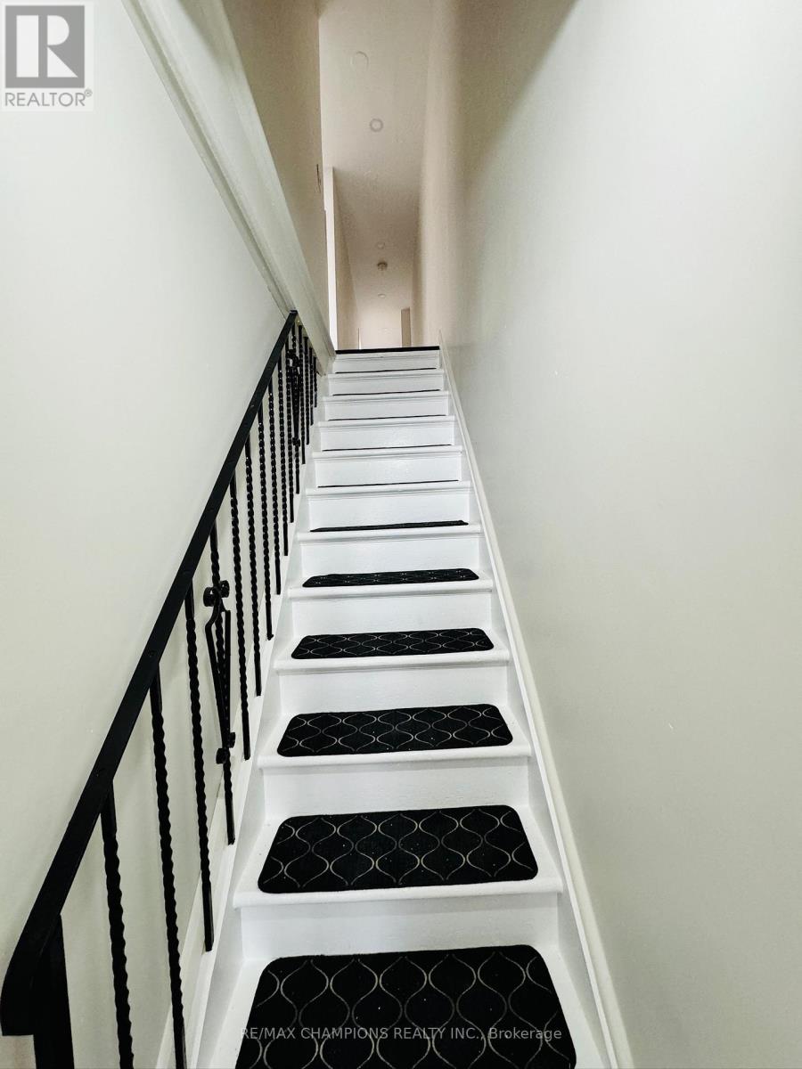 2nd Flr - 196 Caledonia Road, Toronto, Ontario  M6E 4S7 - Photo 21 - W12989024