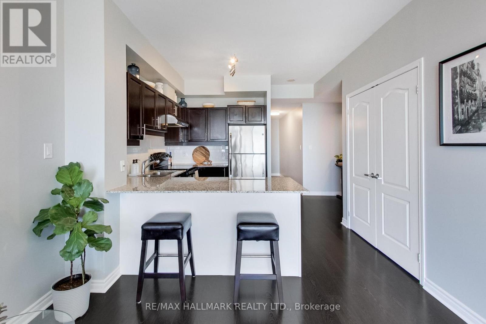 1301 - 3865 Lake Shore Boulevard W, Toronto, Ontario  M8W 0A2 - Photo 8 - W12989058