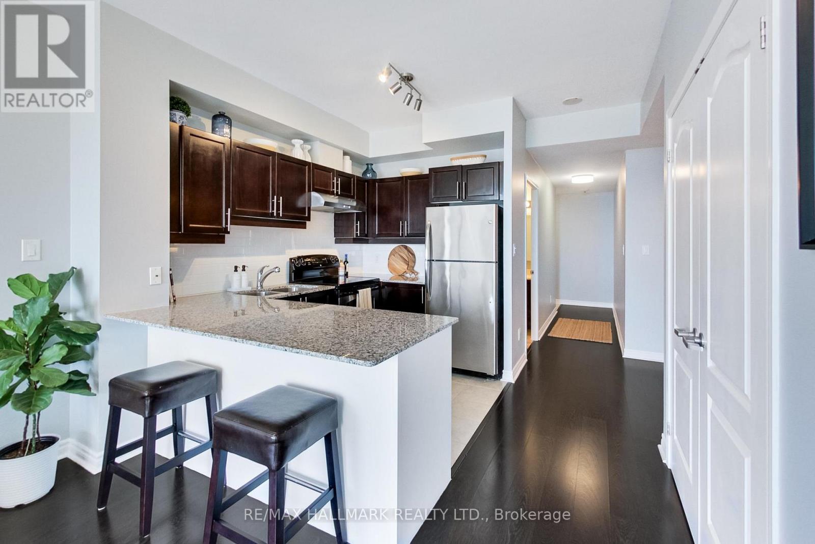 1301 - 3865 Lake Shore Boulevard W, Toronto, Ontario  M8W 0A2 - Photo 9 - W12989058