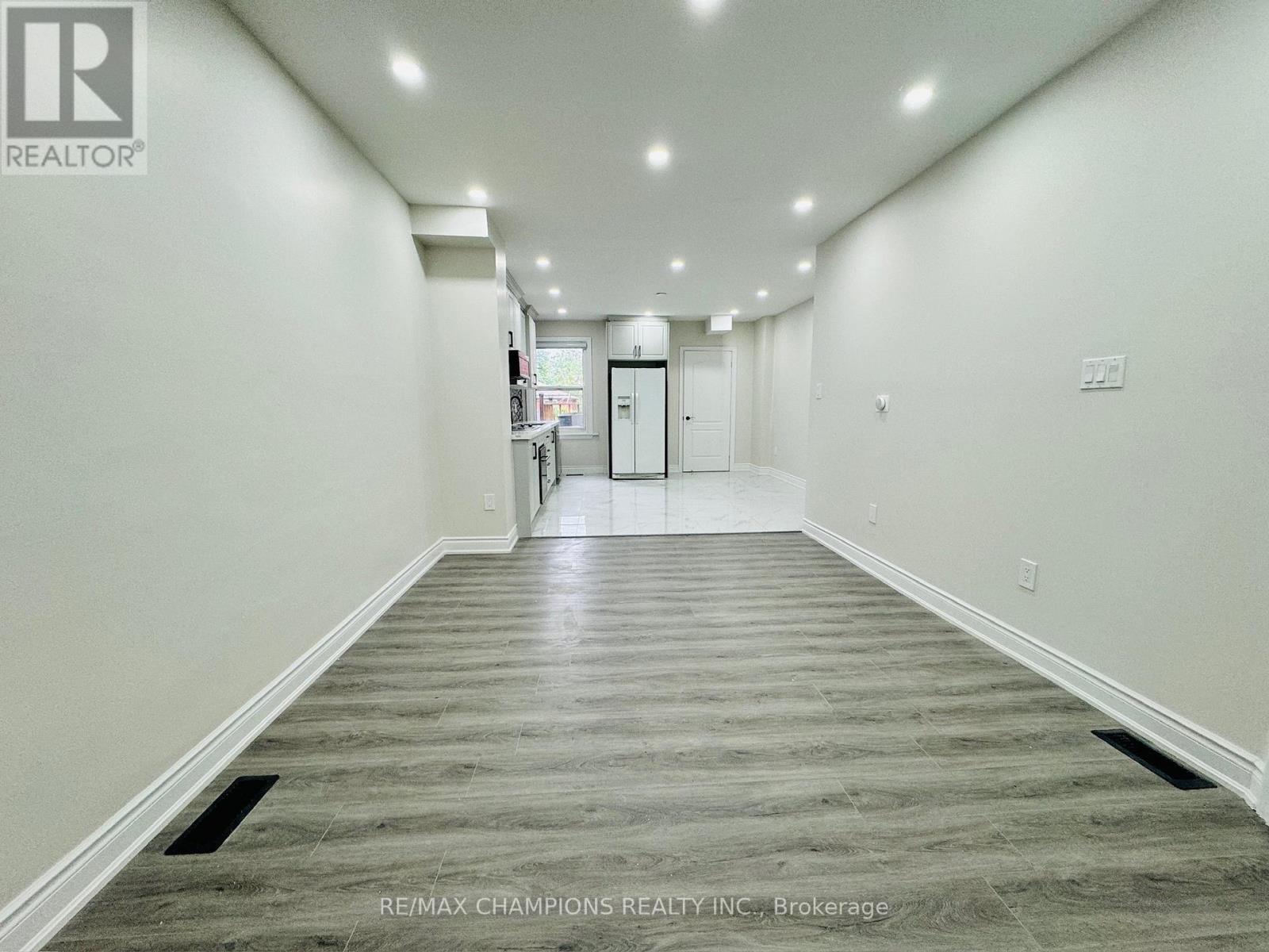 Main Flr - 196 Caledonia Road, Toronto, Ontario  M6E 4S7 - Photo 12 - W12989062