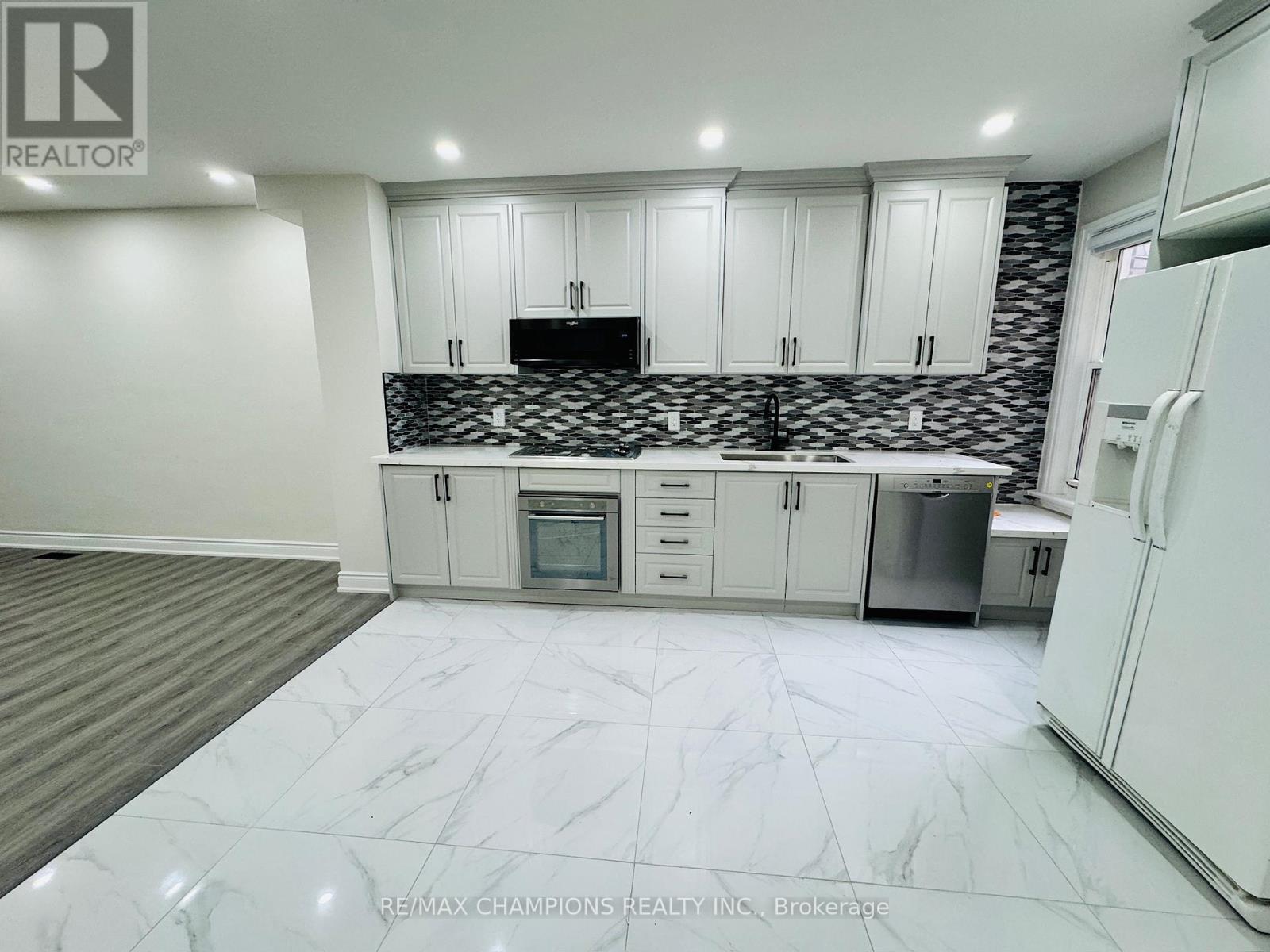 Main Flr - 196 Caledonia Road, Toronto, Ontario  M6E 4S7 - Photo 13 - W12989062